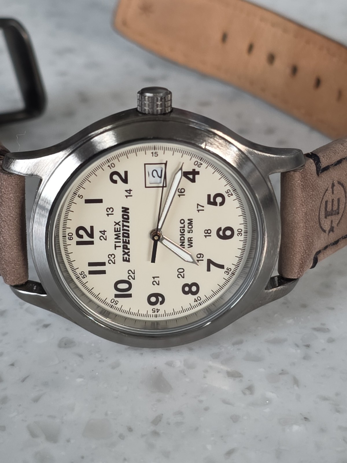 Timex Men Expedition Field Watch, Brown Leather Strap, Indiglo, 50M T49870 (85C)