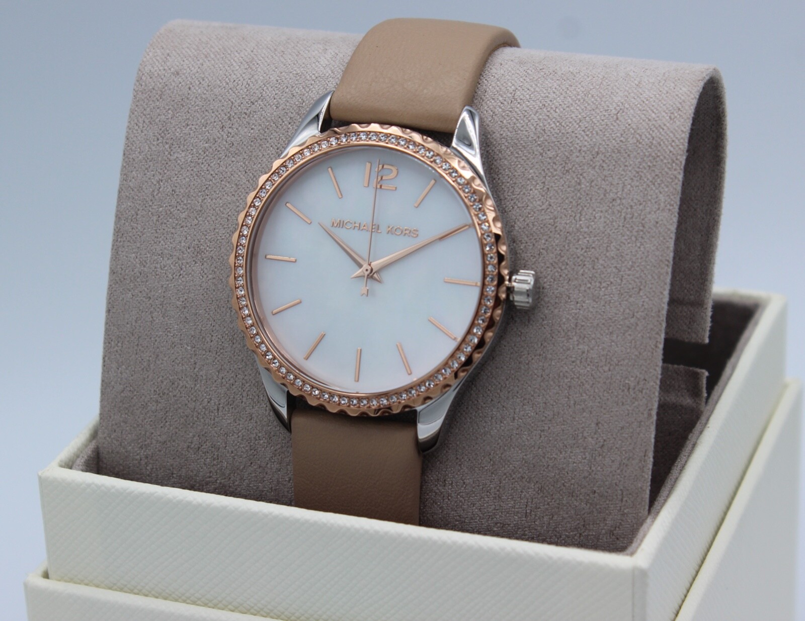 NEW AUTHENTIC MICHAEL KORS LAYTON SILVER BROWN LEATHER MOP WOMEN’S MK2910 WATCH