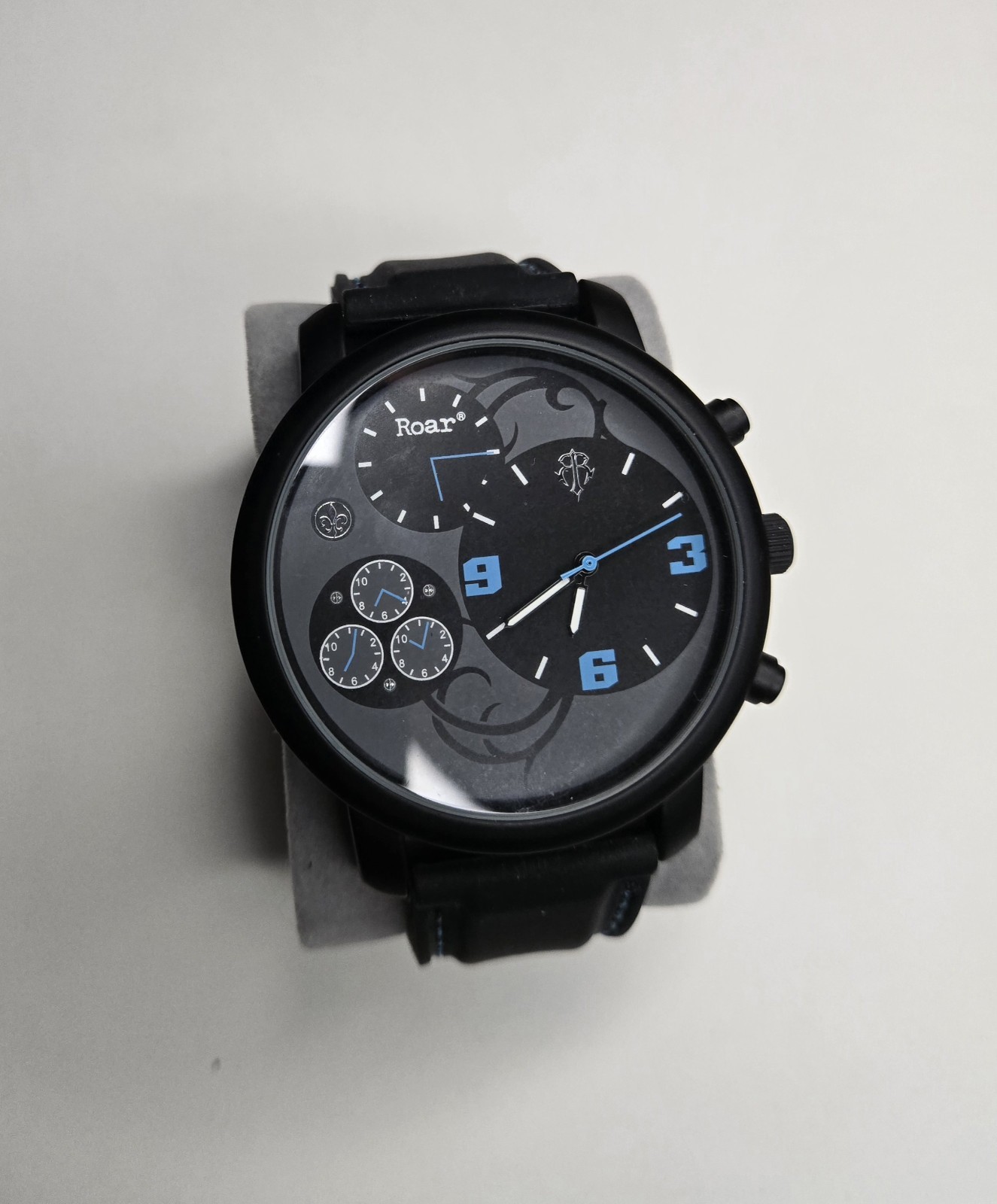 Roar Black Light Blue Gray Dial Round Case Rubber Band Men’s Watch Working