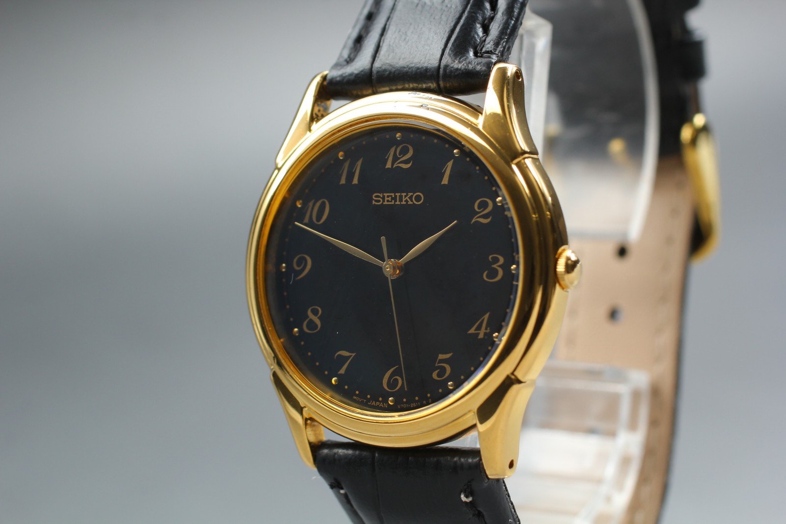 Vintage 1995 Seiko V701-1920 Gold Black Quartz New Batt Men’s Watch From JAPAN