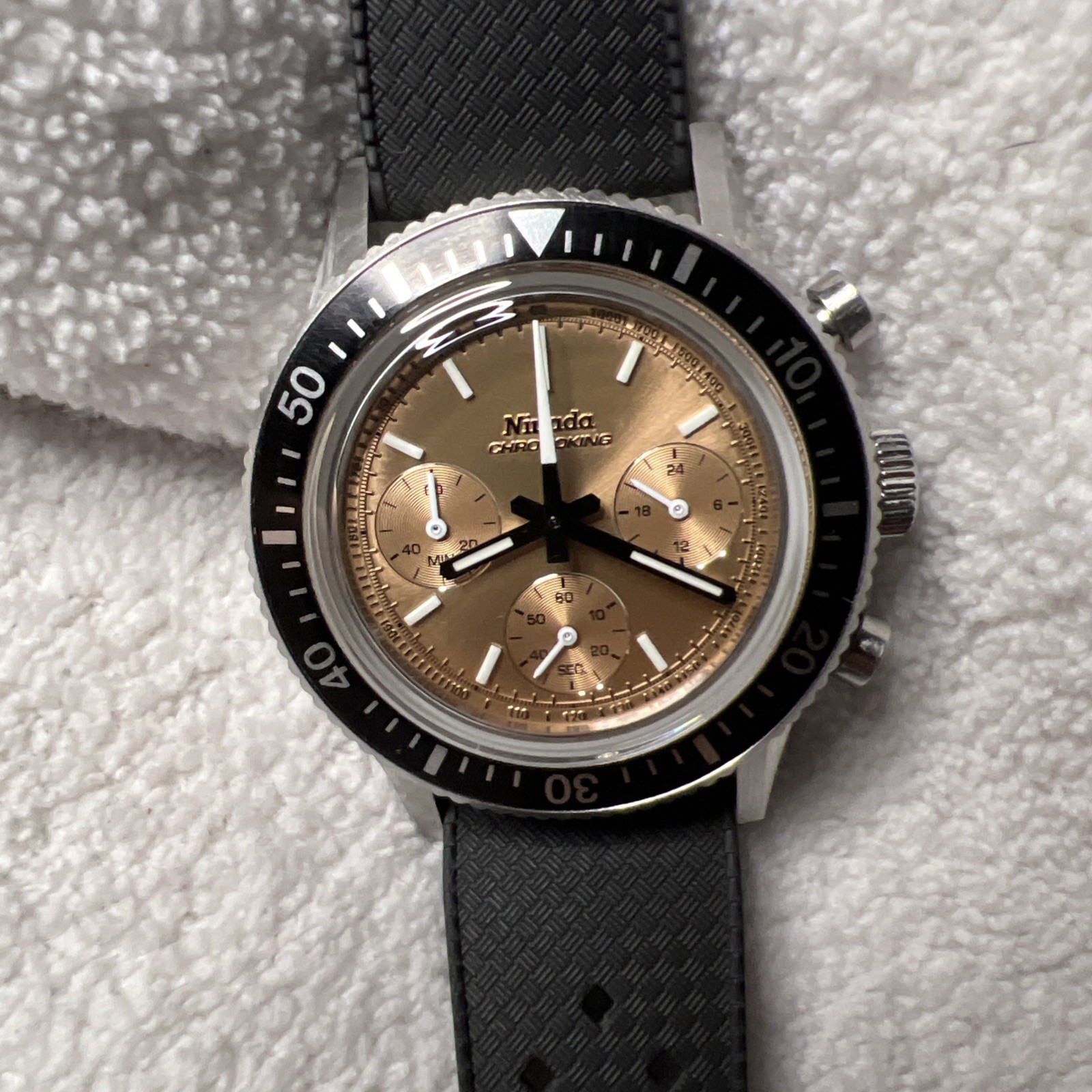 Nivada Grenchen87043Q01 Chronoking Salmon Dial on Strap