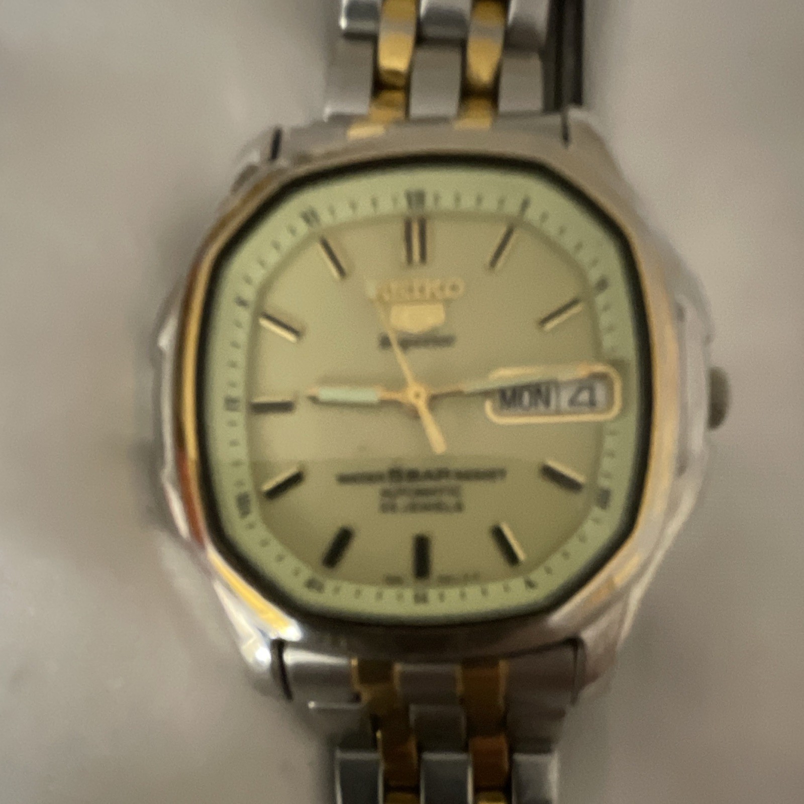 Seiko 5 Men’s Automatic Day/Date 23J Two-Tone SS Beige Dial 30m Vintage