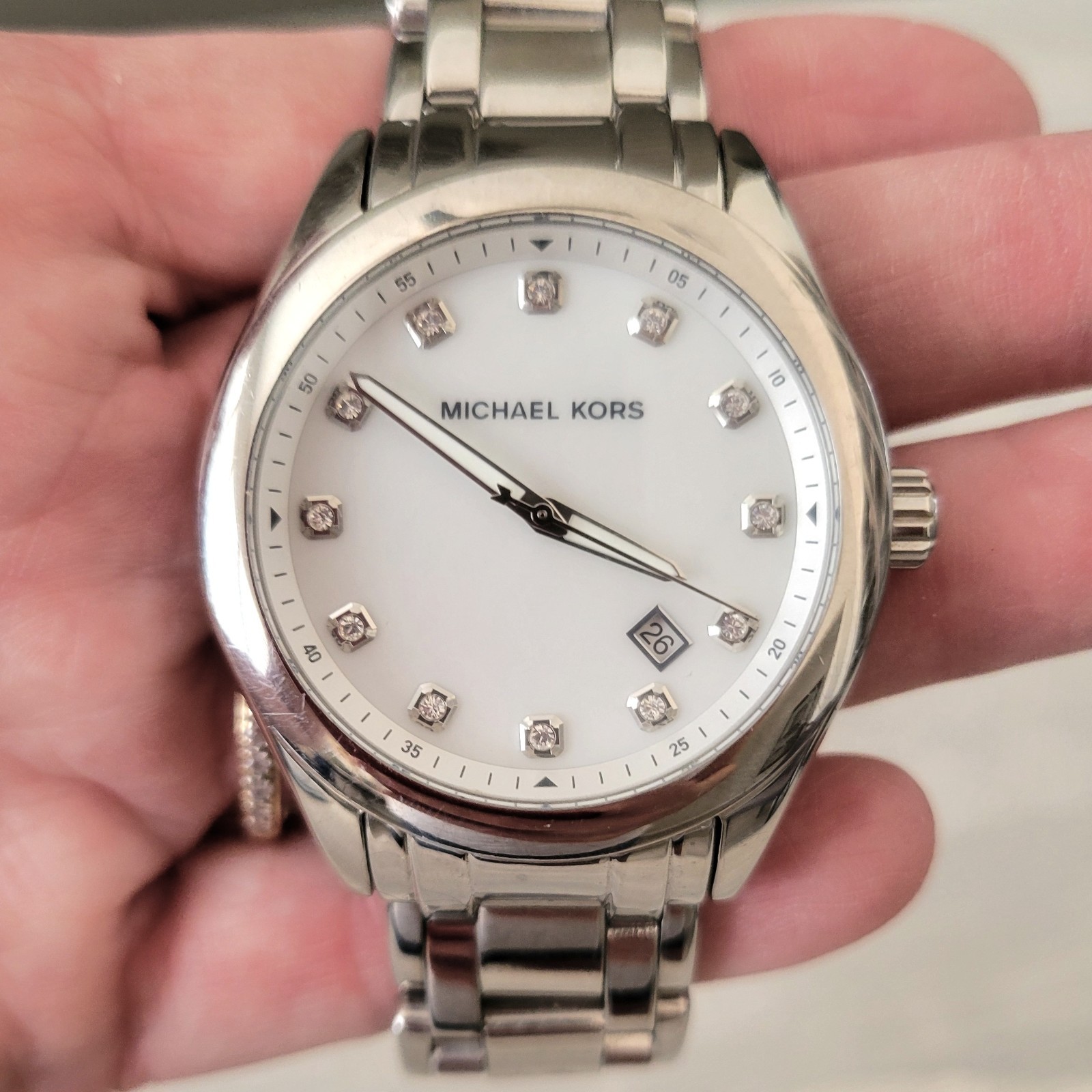 Michael Kors Womens Watch Large Silver Tone Round White Face w/ Date MK-5325 EUC