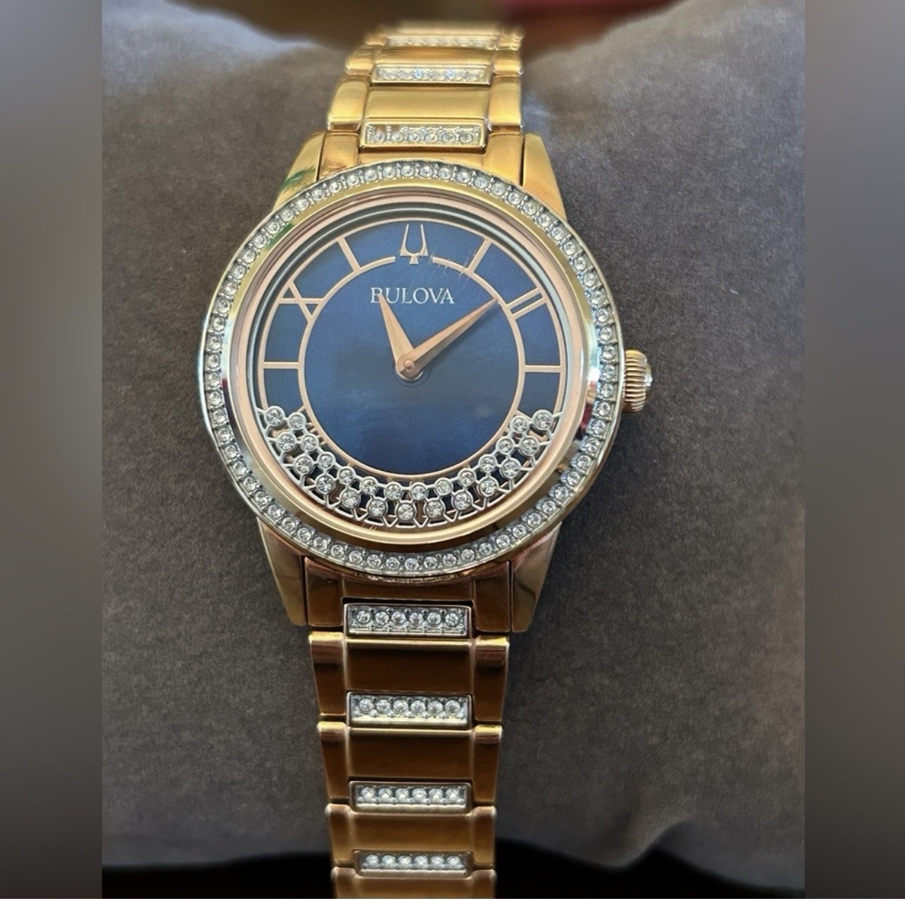 Bulova Crystal Blue Dial Diamond Accent Quartz rose Gold Tone 34mm Bracelet