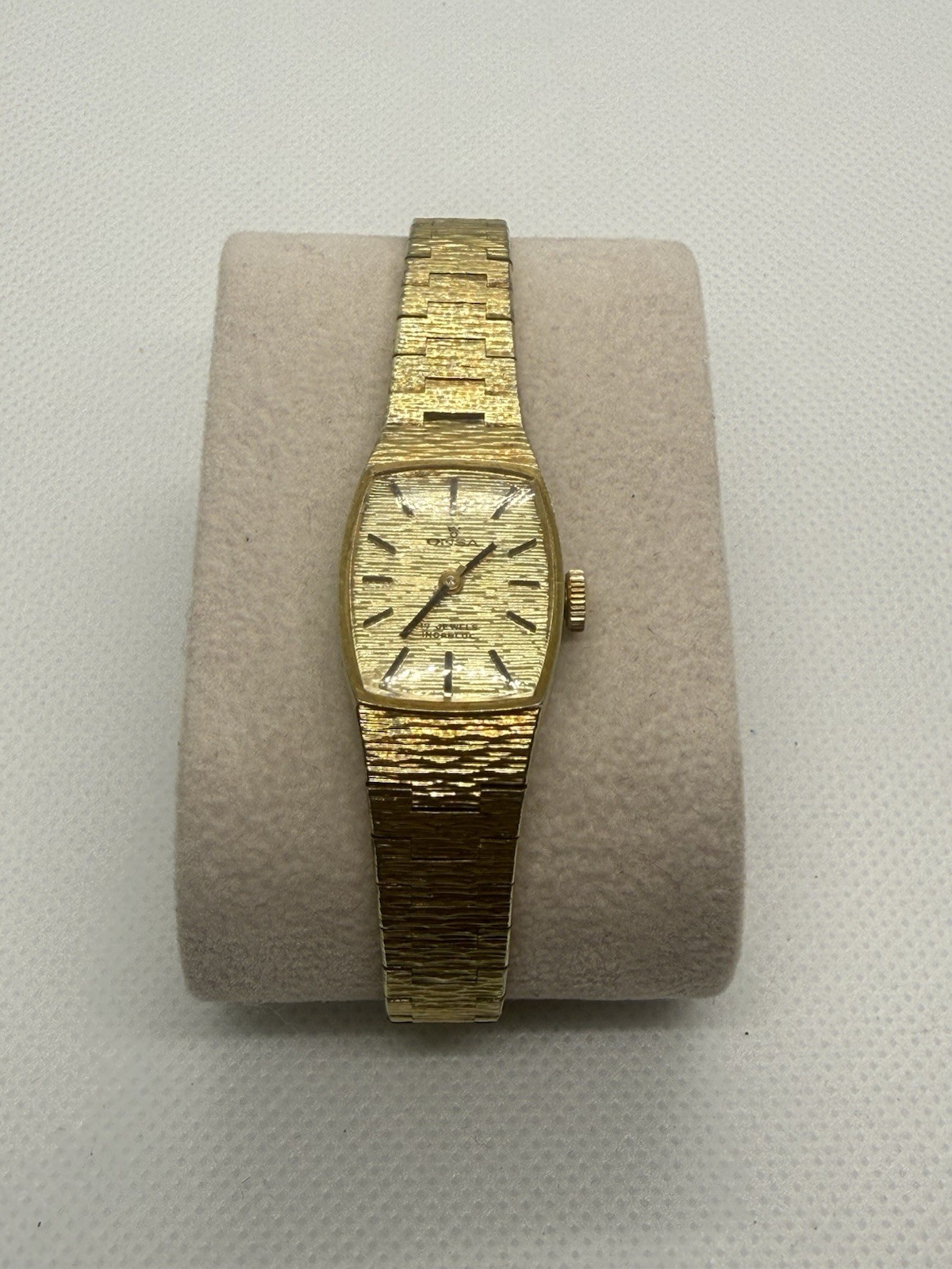 Vintage Onsa Women’s Gold Tone Mechanical Bracelet Watch 17 Jewels