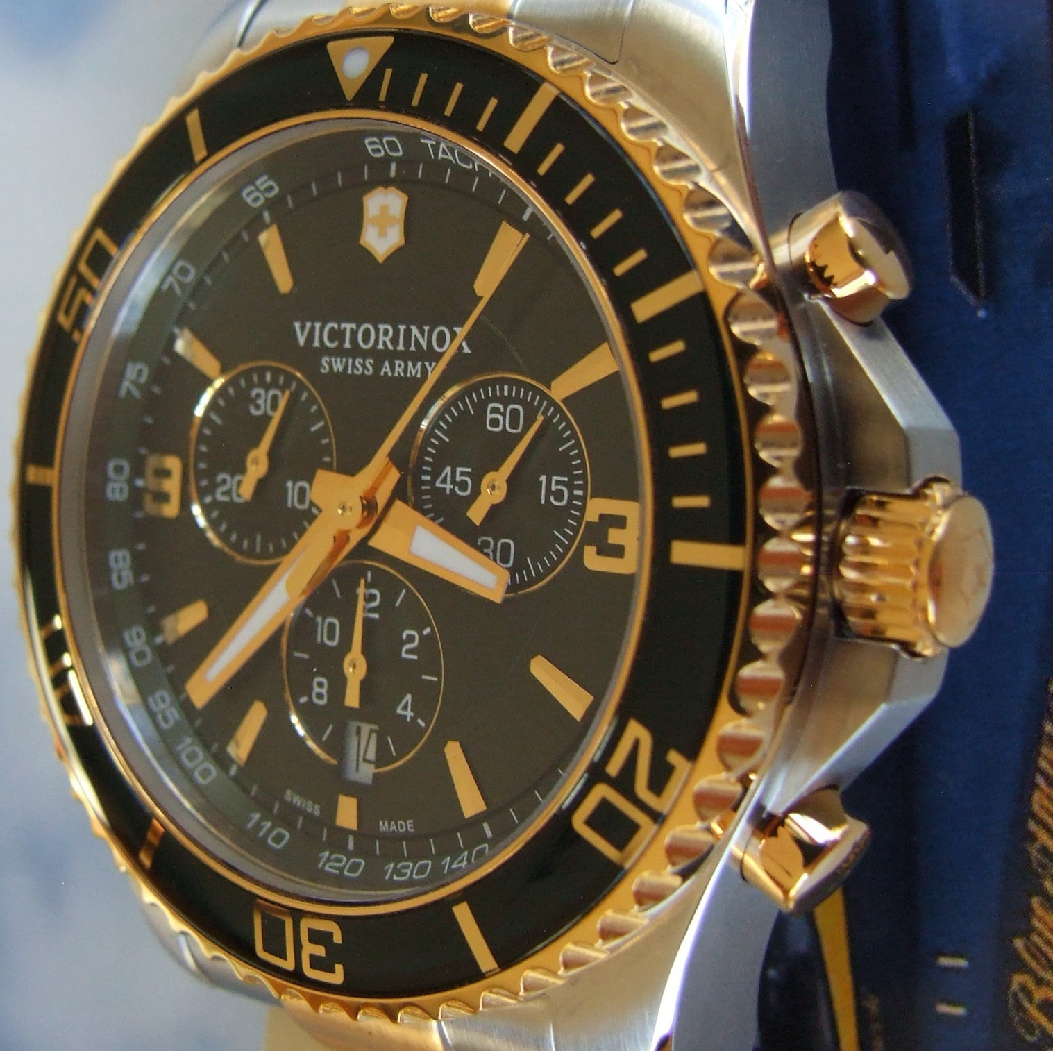 VictorINOX SWISS ARMY~MAVERICK GS GREEN/GOLD CHRONOGRAPH~Ratchet Bezel~43mm~LNEW