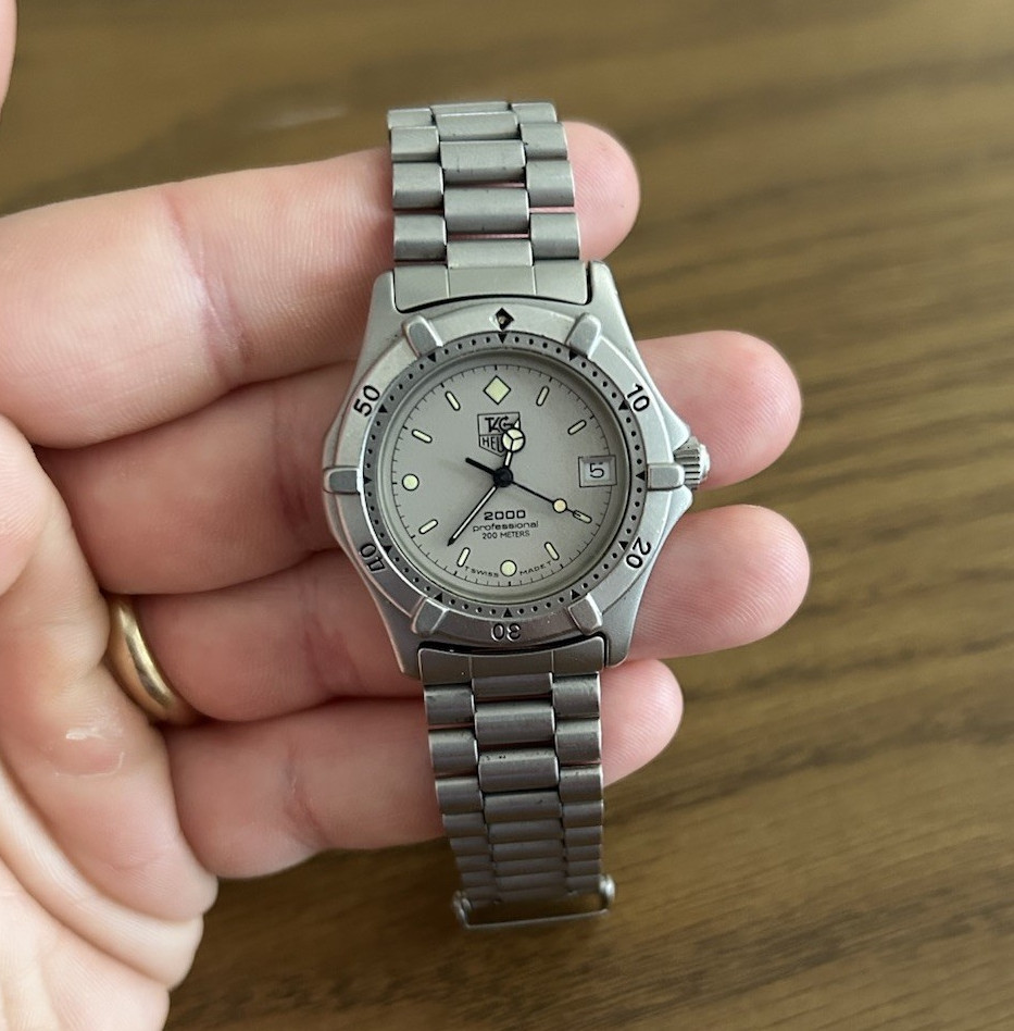 TAG Heuer 2000 Professional Quartz Silver Dial 200m SS Bracelet Date