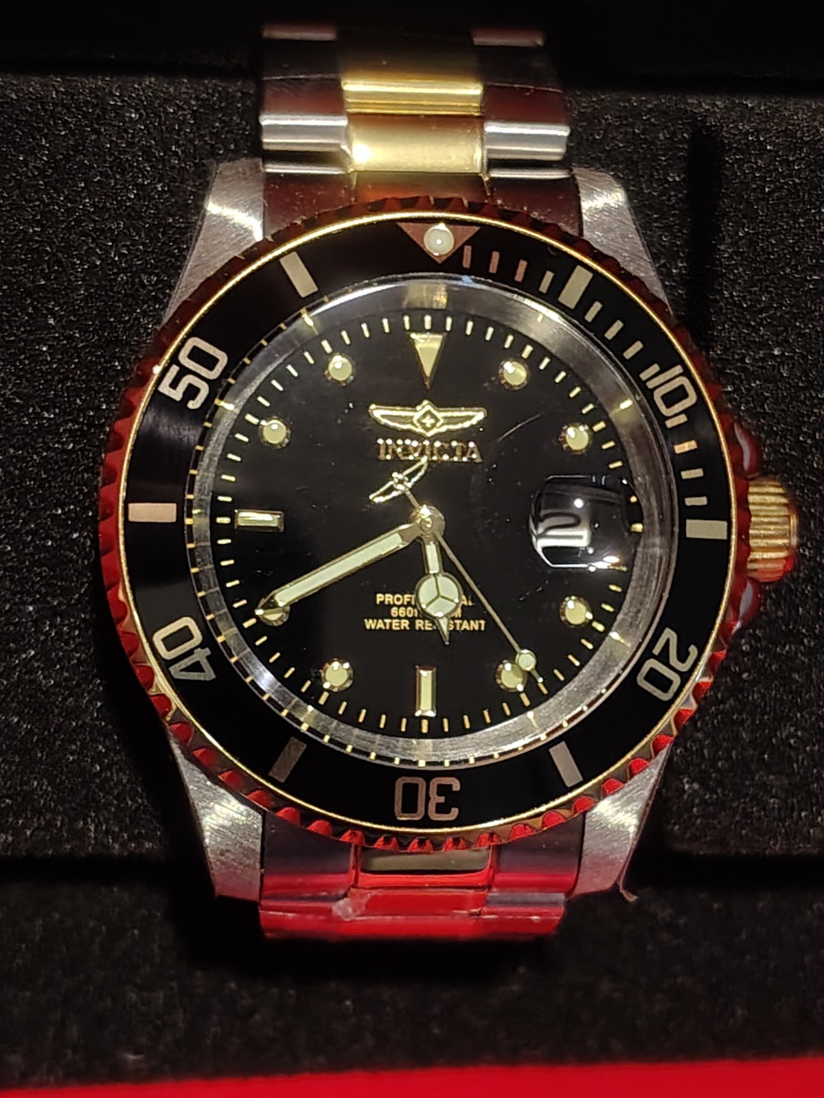 Invicta Pro Diver 40mm Men’s Quartz Watch Black Dial Silver/Gold Band 26973 NIB