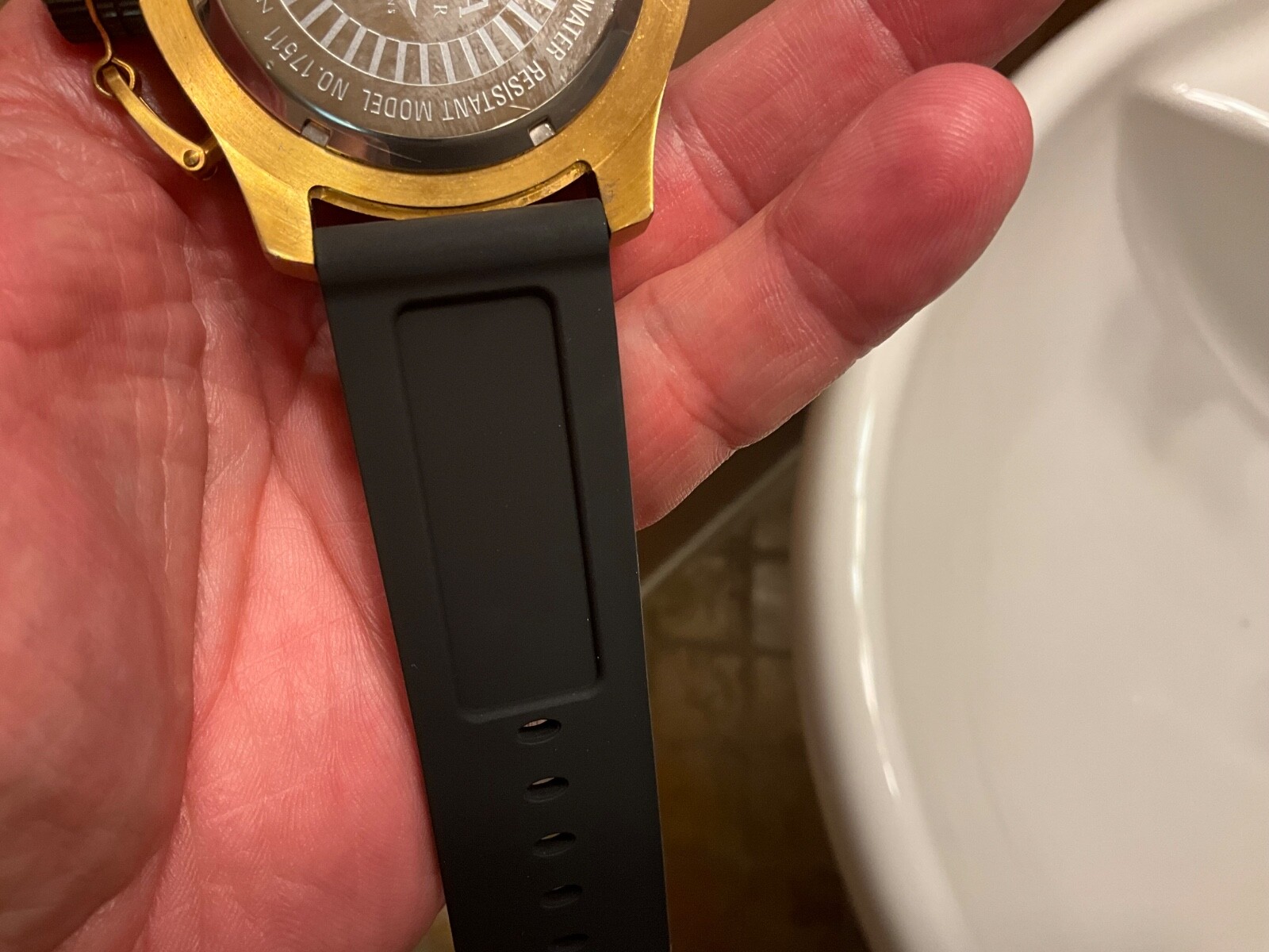 INVICTA PRO DIVER MODEL 17511 LARGE 50MM GOLD CASE EXCELLENT CONDITION NEW BATRY