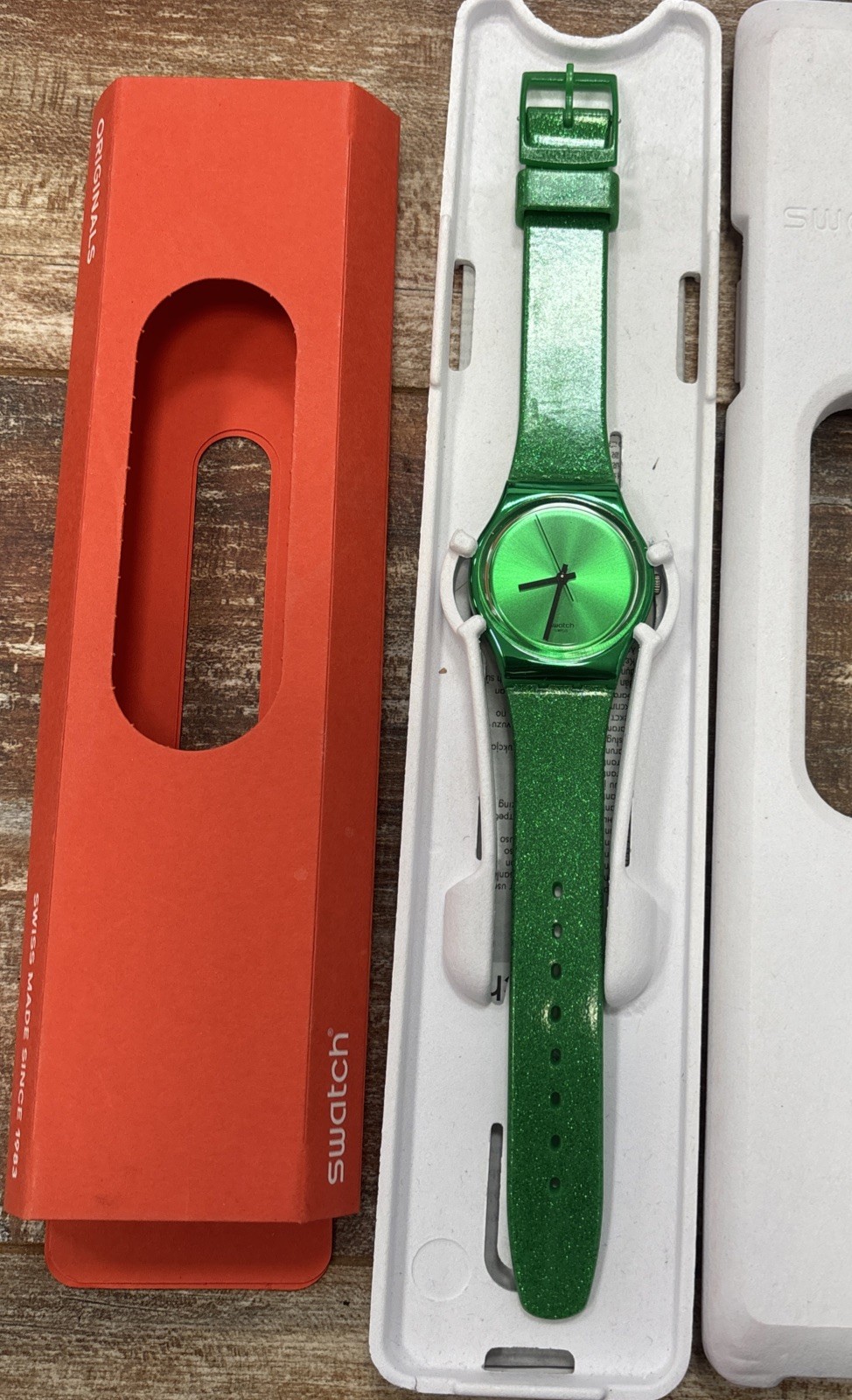 New Limited Swiss Made Swatch DEEP SHINE GLITTER GREEN GG213 Silicon 34MM NEW