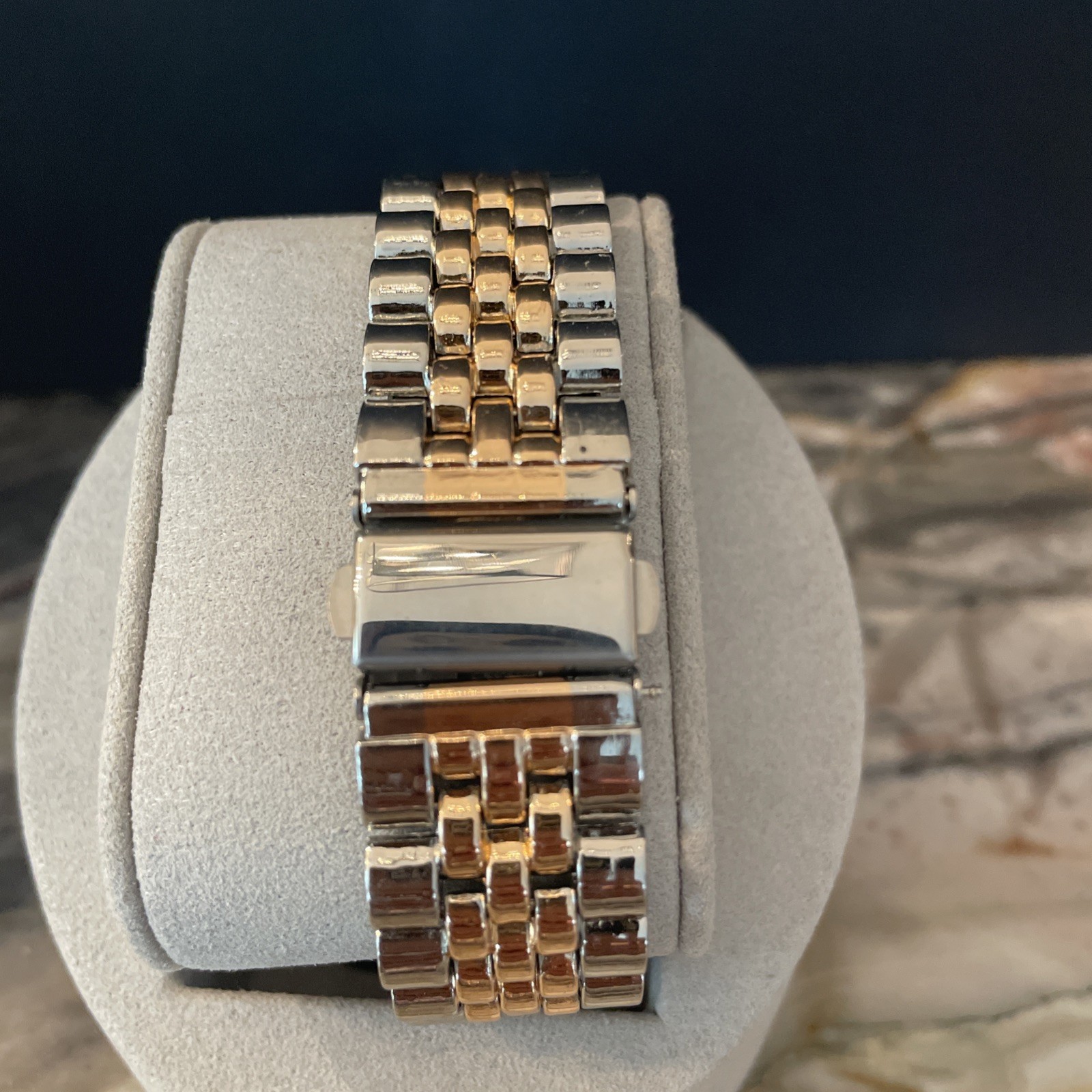 RocaWear Classic Mens Watch Push-Button Band Looks & Runs Great RM9662 New