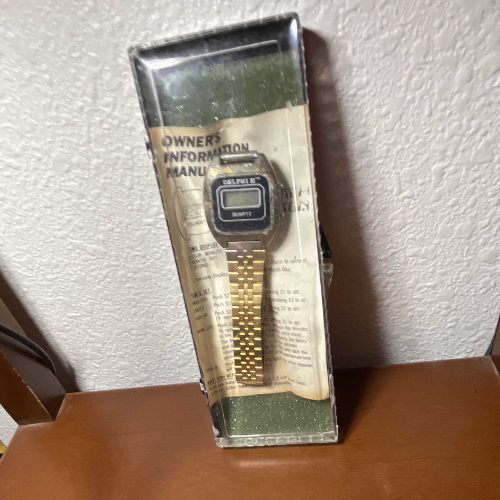 Delphi II Quartz Digital LCD Wristwatch Gold Tone Metal Bracelet w/ Box Manual