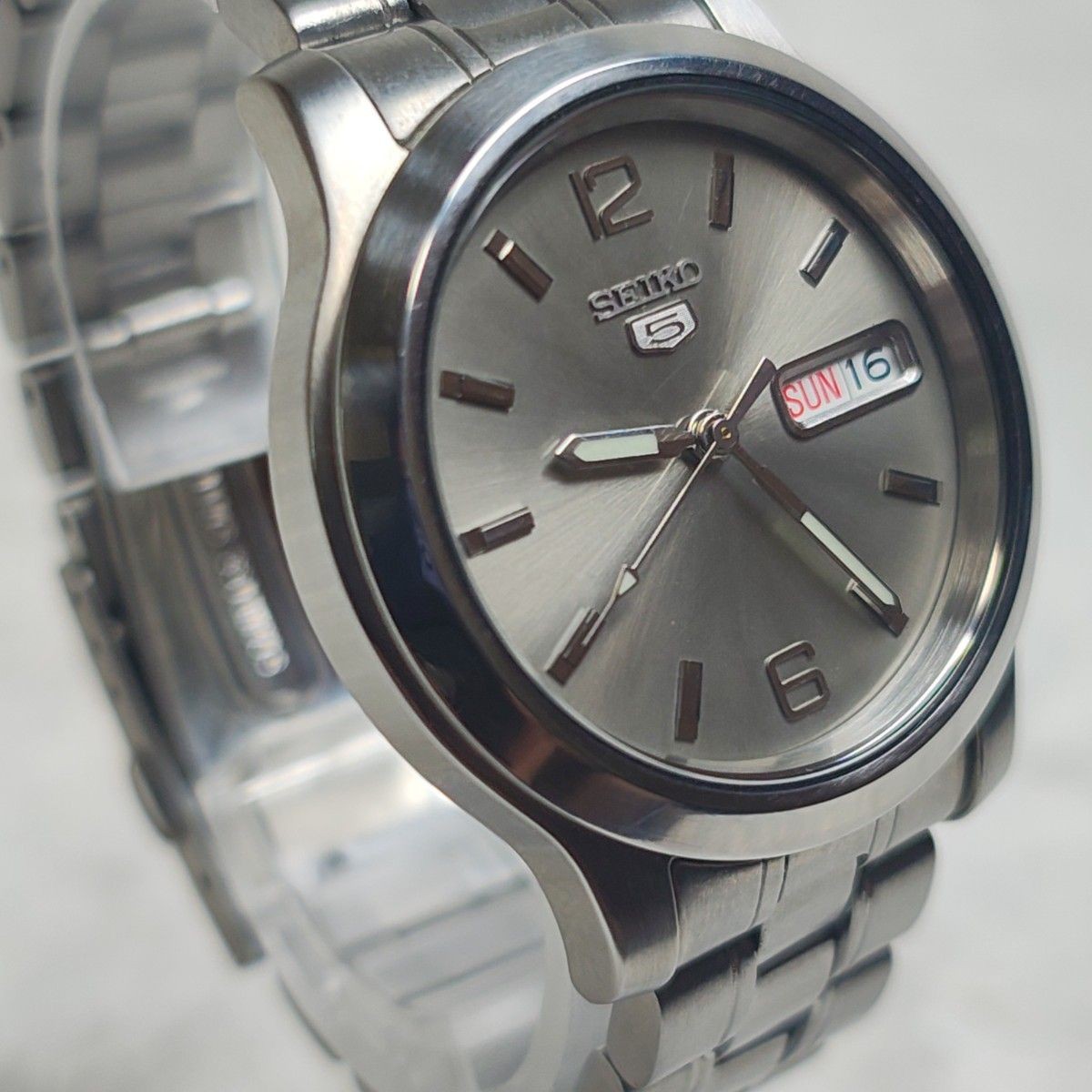 SEIKO 5 Automatic Men’s Watch Silver Dial Day Date Skeleton Back Excellent Condi
