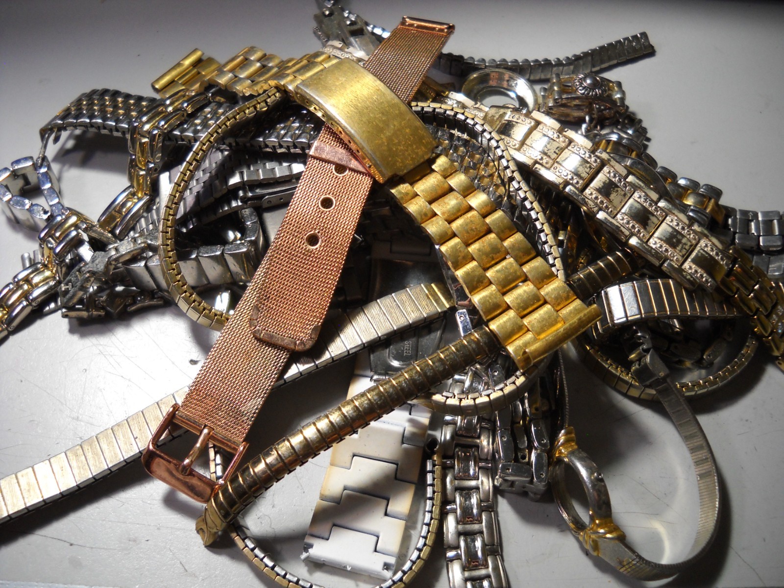 1054L Watch bands 27 piece gold color or plated ? stratch and regular look it