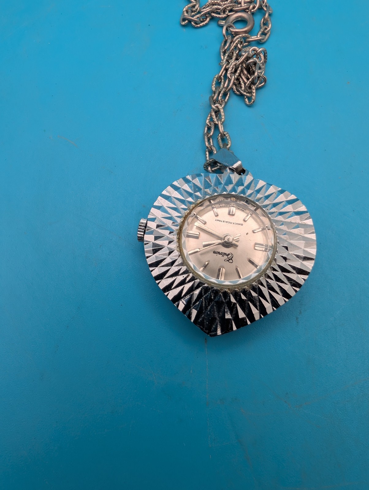 VINTAGE CRITORION LADIES PENDANT WATCH WITH A NECKLACE