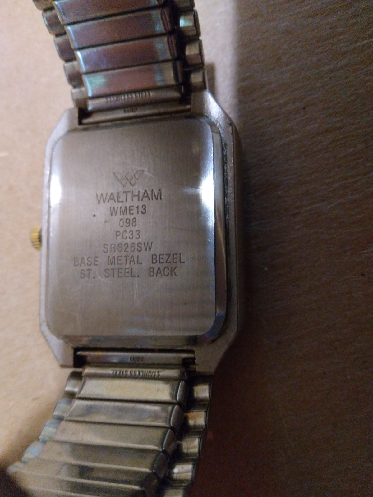 Waltham watch–diamond?–quartz–WME13–day and date–098–PC33–SR626SW