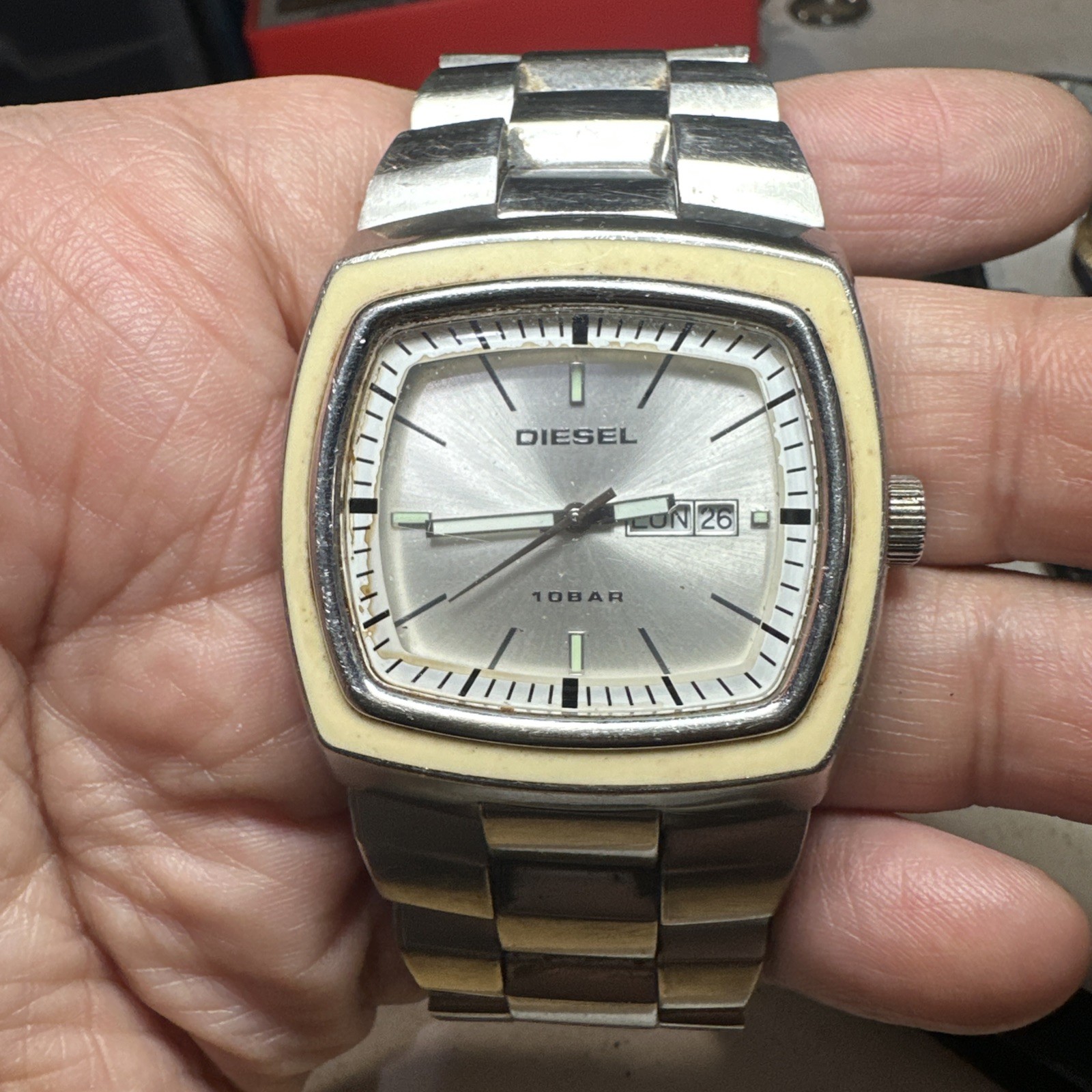 VTG Diesel Mens 10 Bar Watch Quartz DZ-4063 Heavy Steel 40mm Fit 7in FOR REPAIR