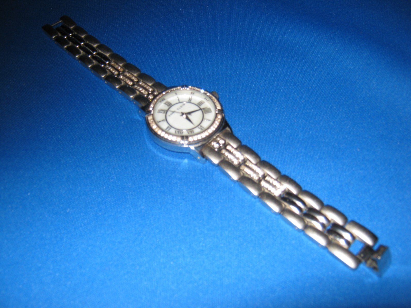 Anne Klein AK/2019 Fashion Quartz Watch with Metal Bracelet New BAttery