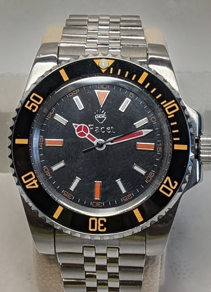 Facet Bolero men’s watch with automatic movement and exhibition caseback