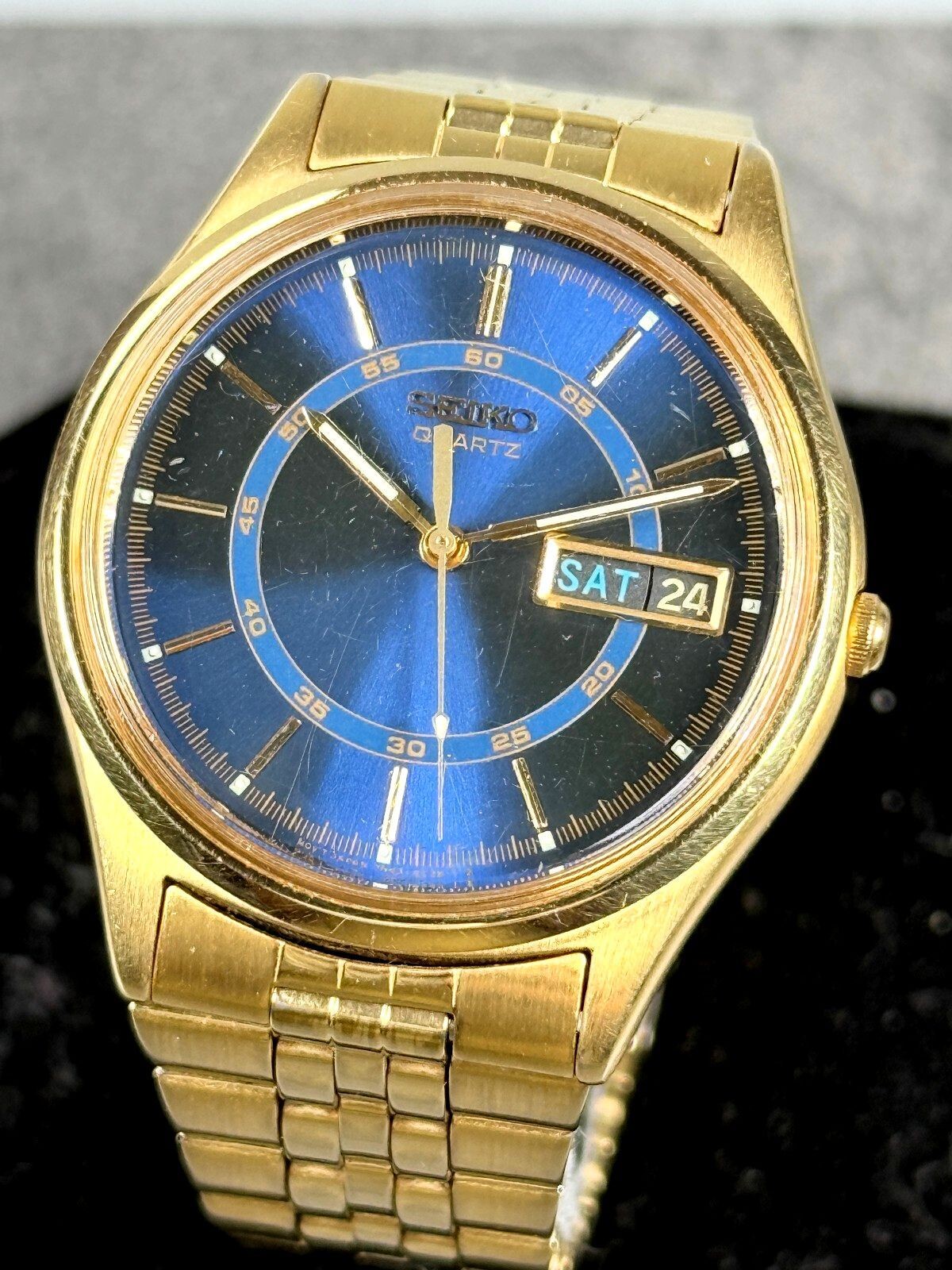 Seiko Quartz Blue Dial Day Date Gold Tone 35mm Watch 7N43-8A39 New Battery