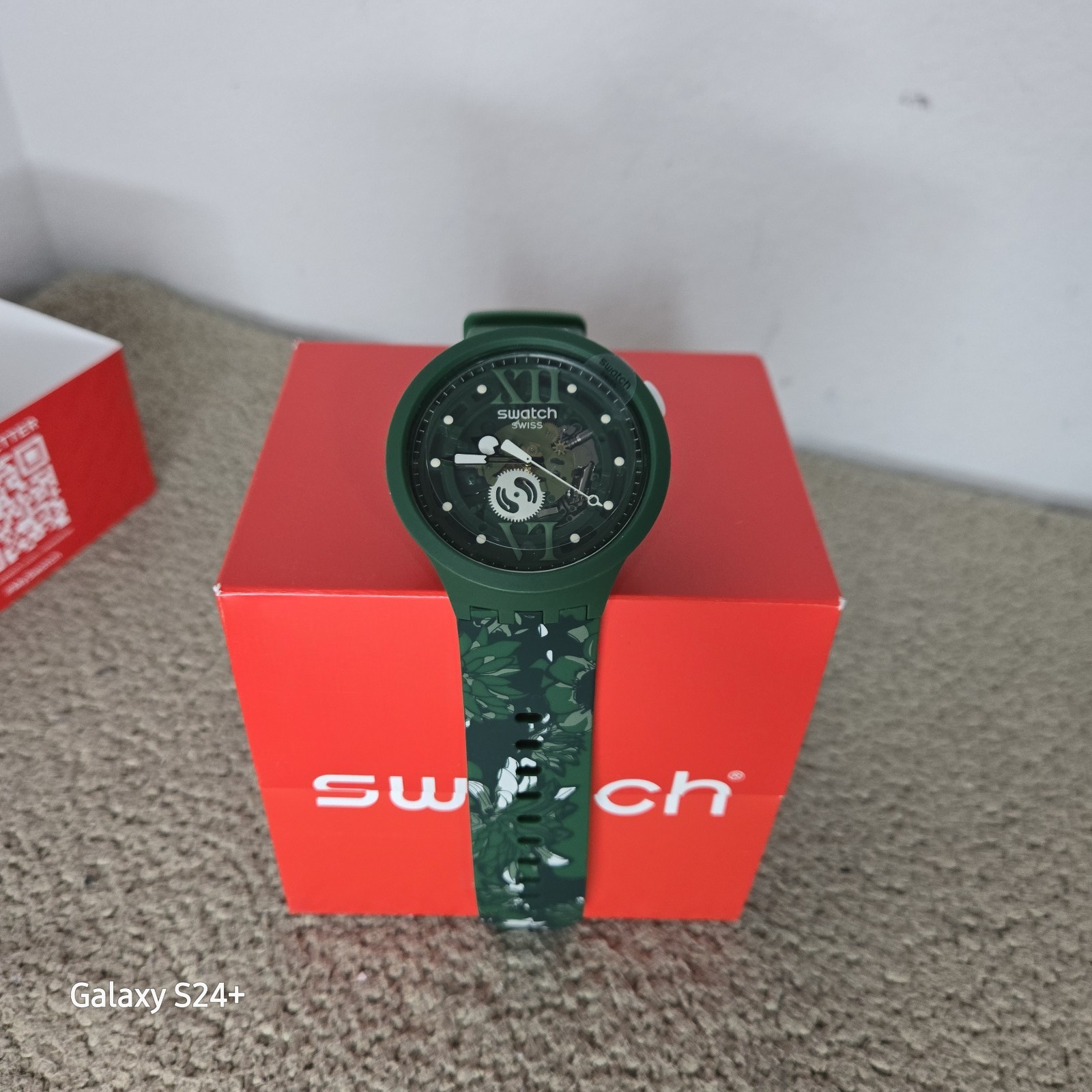 NEW Never Worn Swatch Special 2022 Big Bold SB05G104 Camo flower green Watch