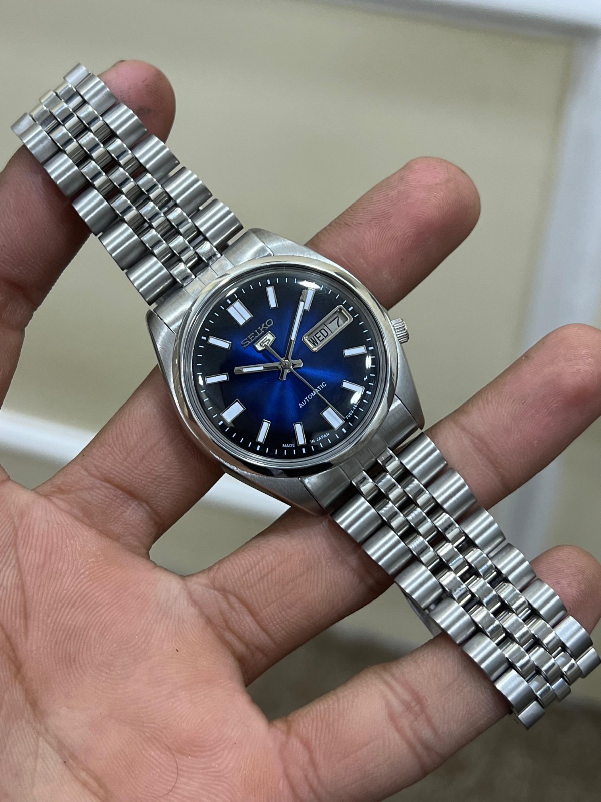 Seiko 5 Automatic Blue and Black Dial Mens Watch Japan Made 7009