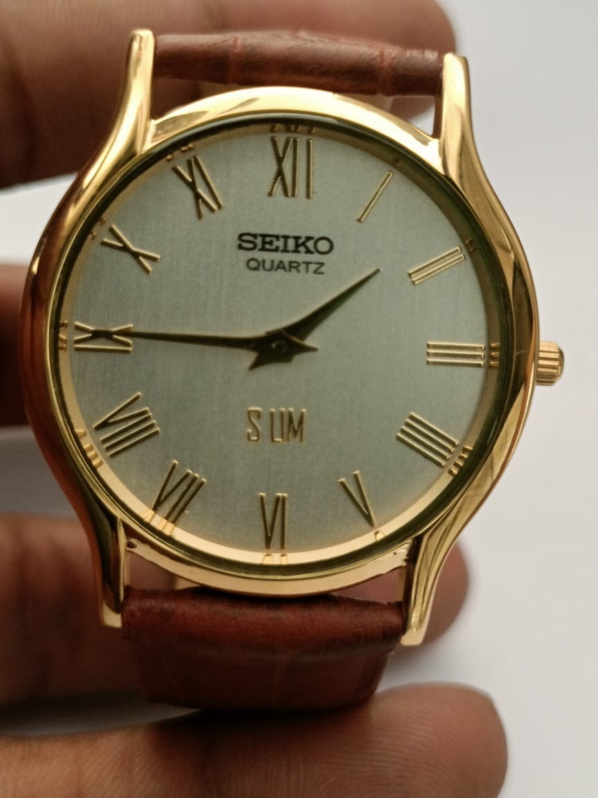 Vintage Seiko Quartz Japan Made White Dial Men’s Wrist Watch Looking Good