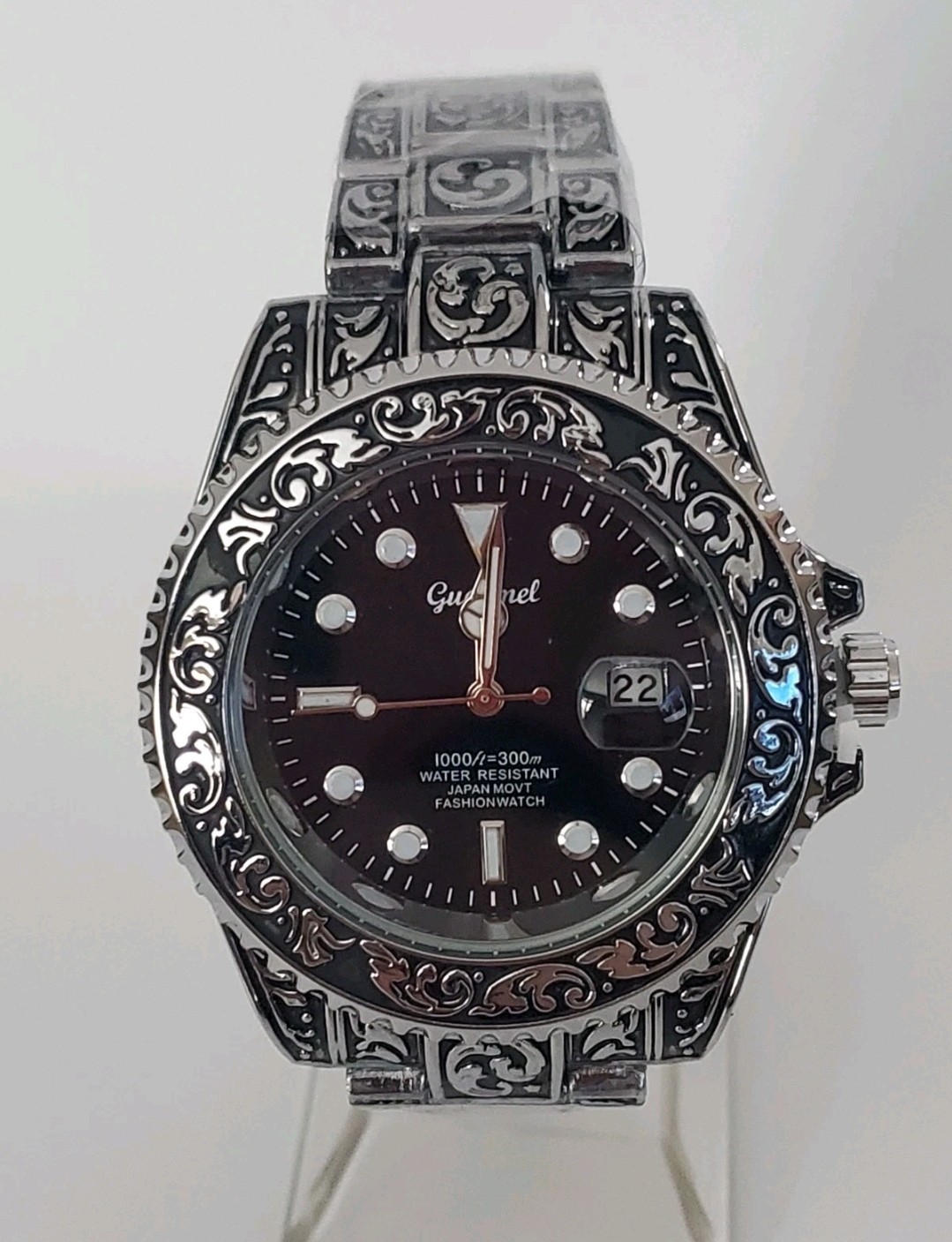 Men’s Engraved Stainless Steel Watch 42mm Quartz Date New in Box Gucamel