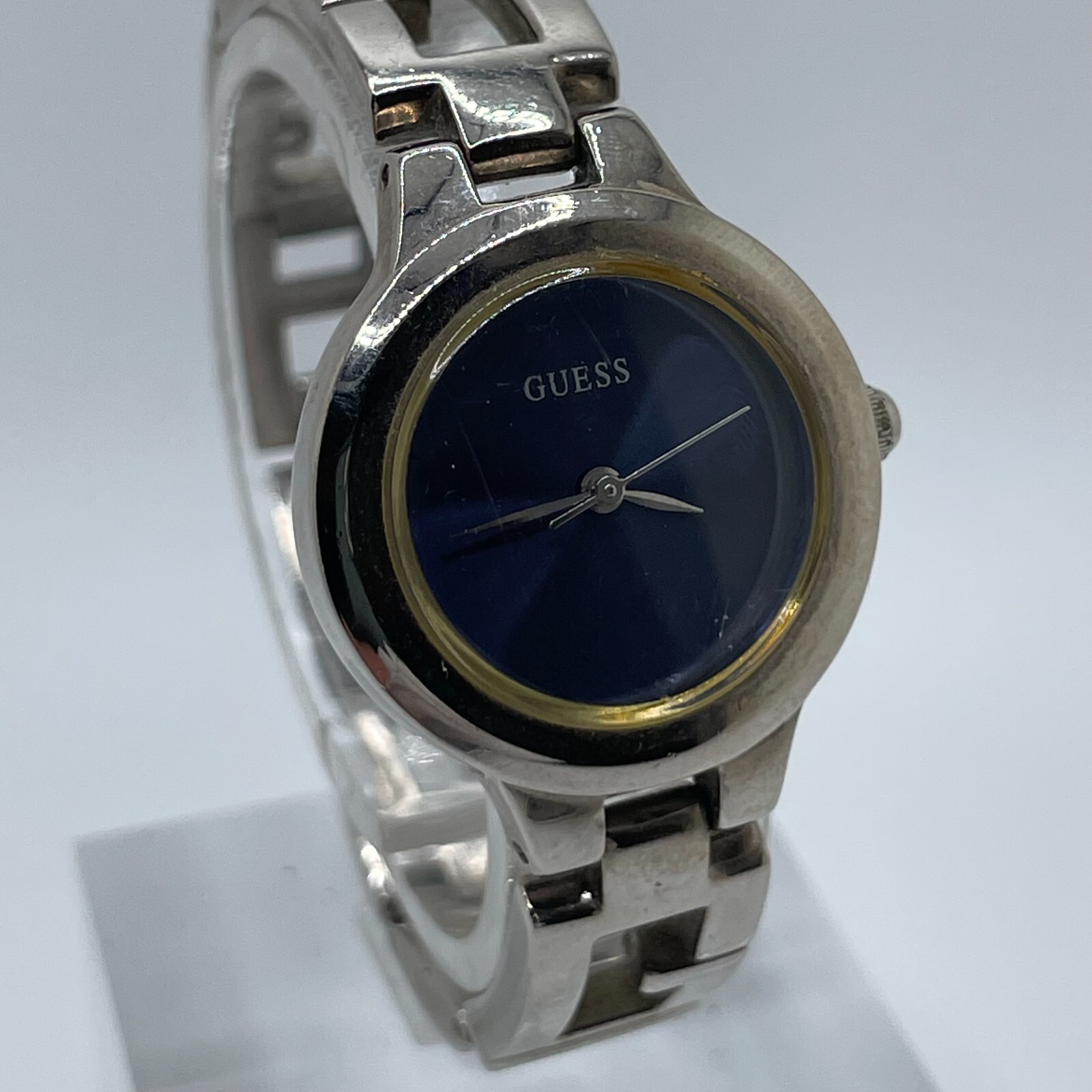 Guess Womens Watch No Hour Marks 25mm Silver Tone Case Band Blue Dial Quartz
