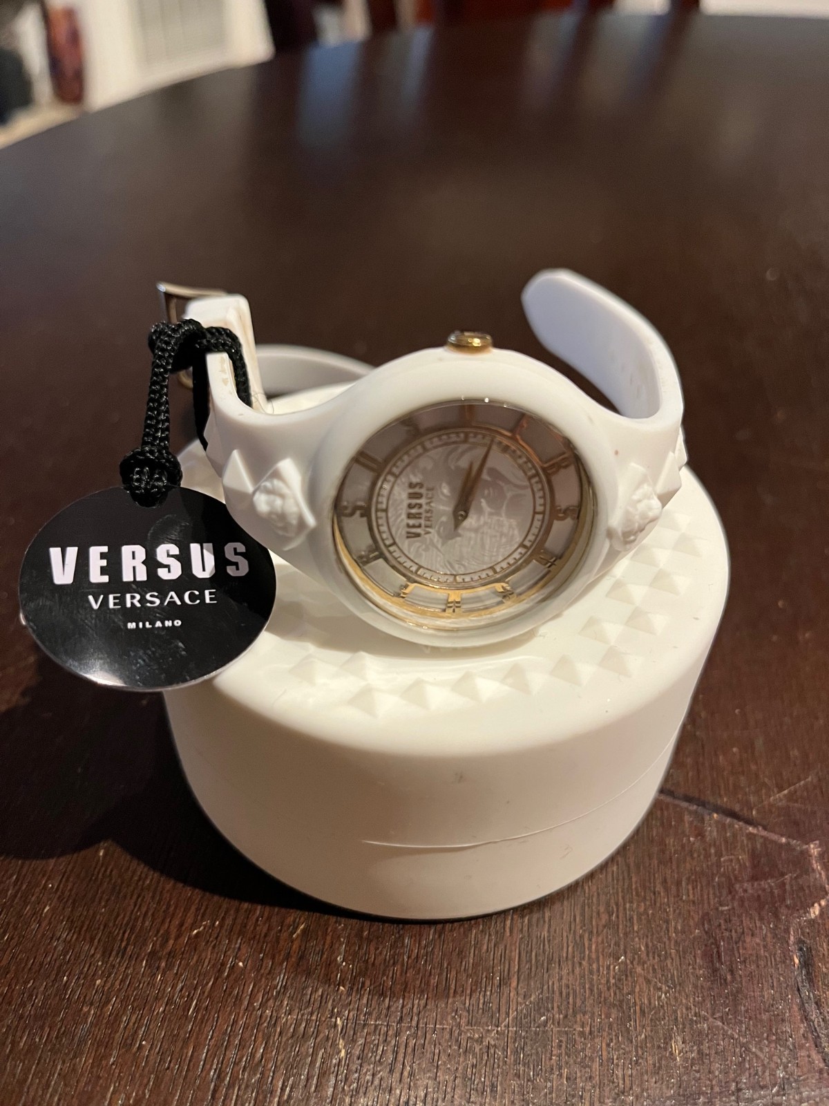 NWT VERSACE WHITE WATCH W/GOLD (INCLUDES CASE)