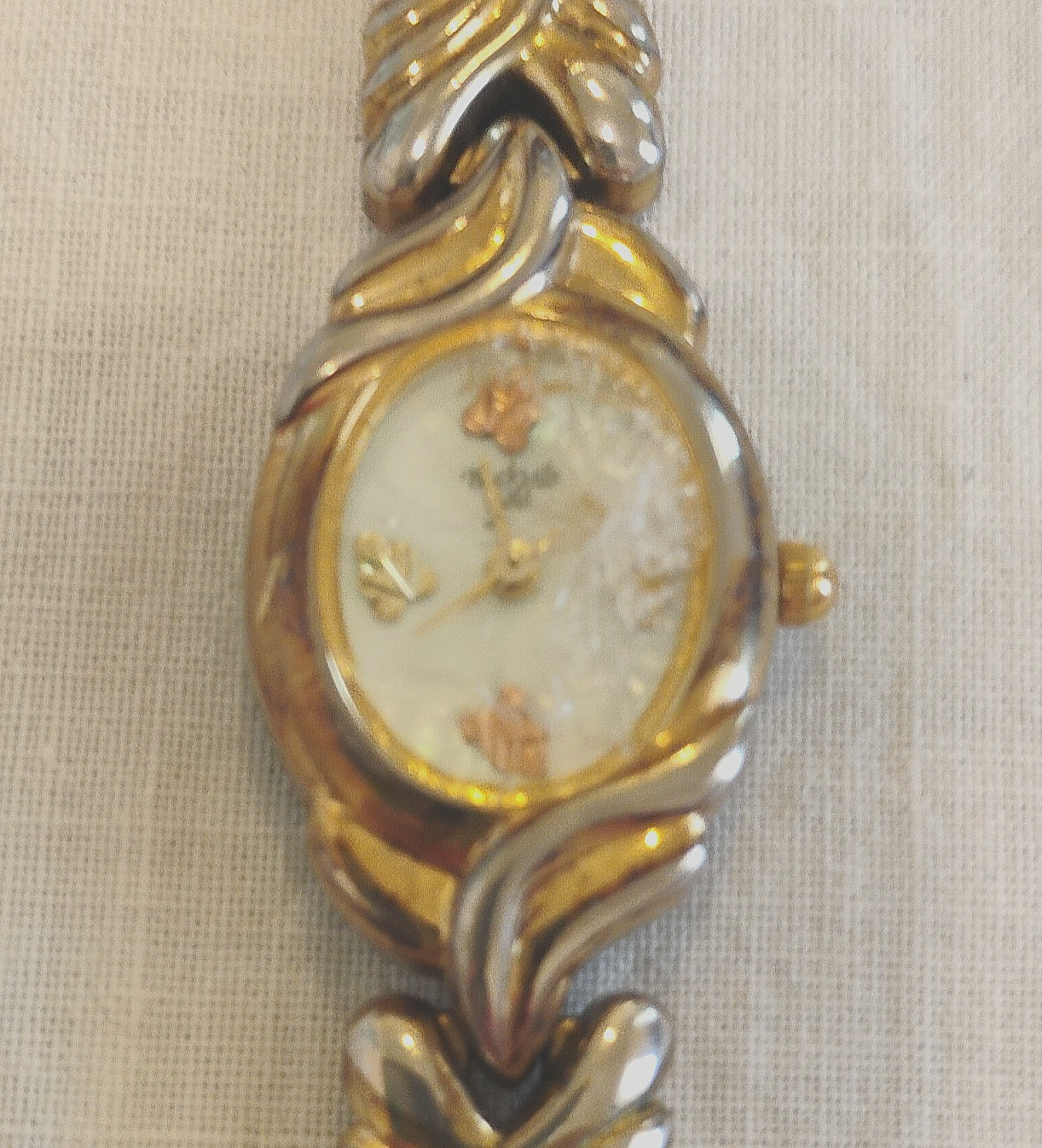 Vintage Women’s Black Hills Gold Quartz Oval Analog Wristwatch New Battery