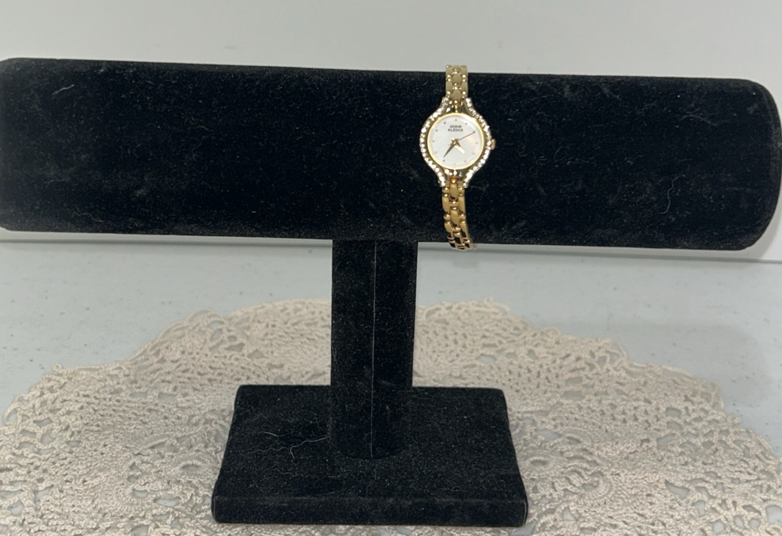 Vintage Anne Klein II Womens Watch Gold Tone Rhinestone Bezel MOP Dial Runs