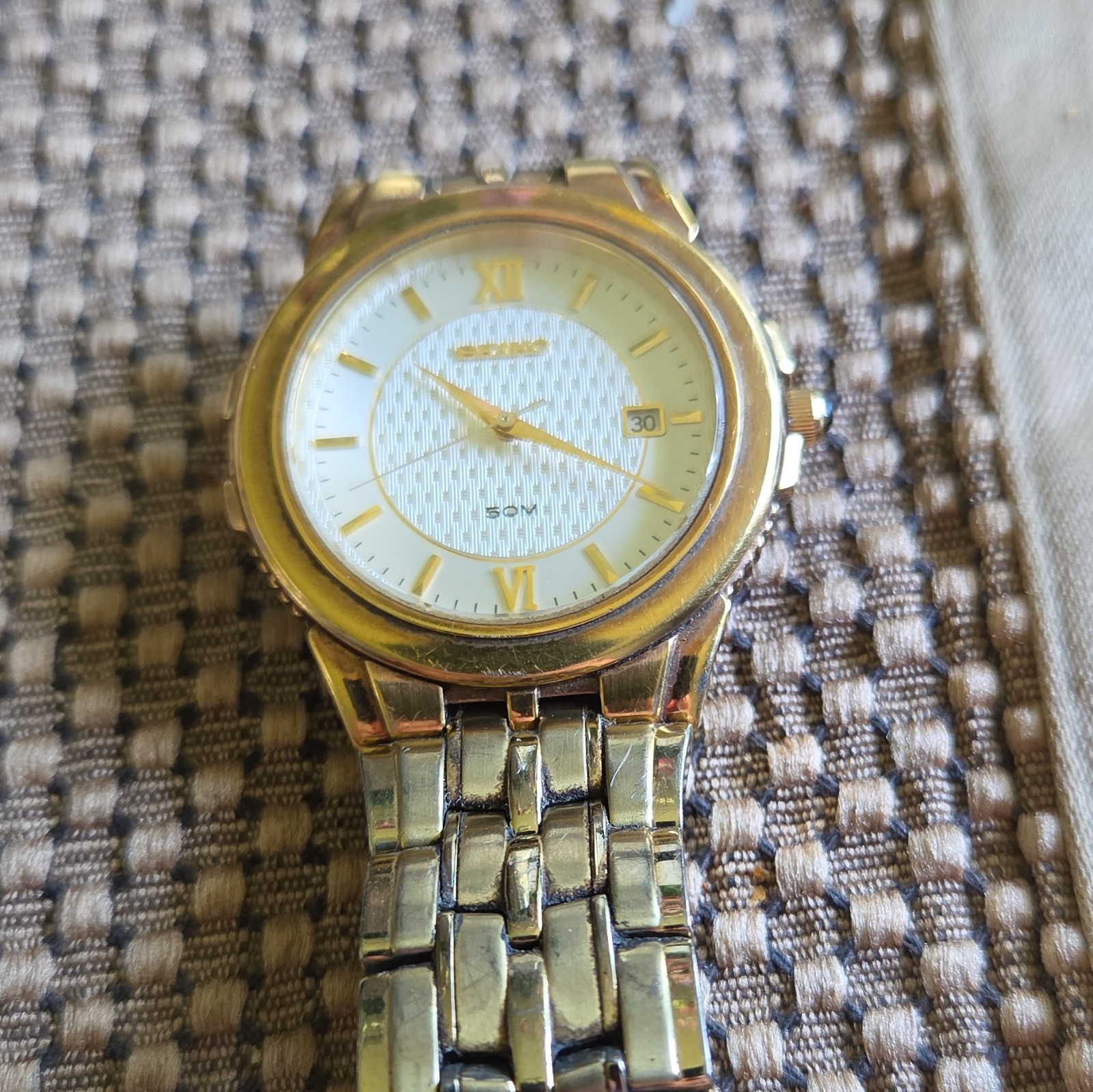 Seiko Quartz Vintage Dress Watch Gold Tone SS Bracelet White Dial Date 50m