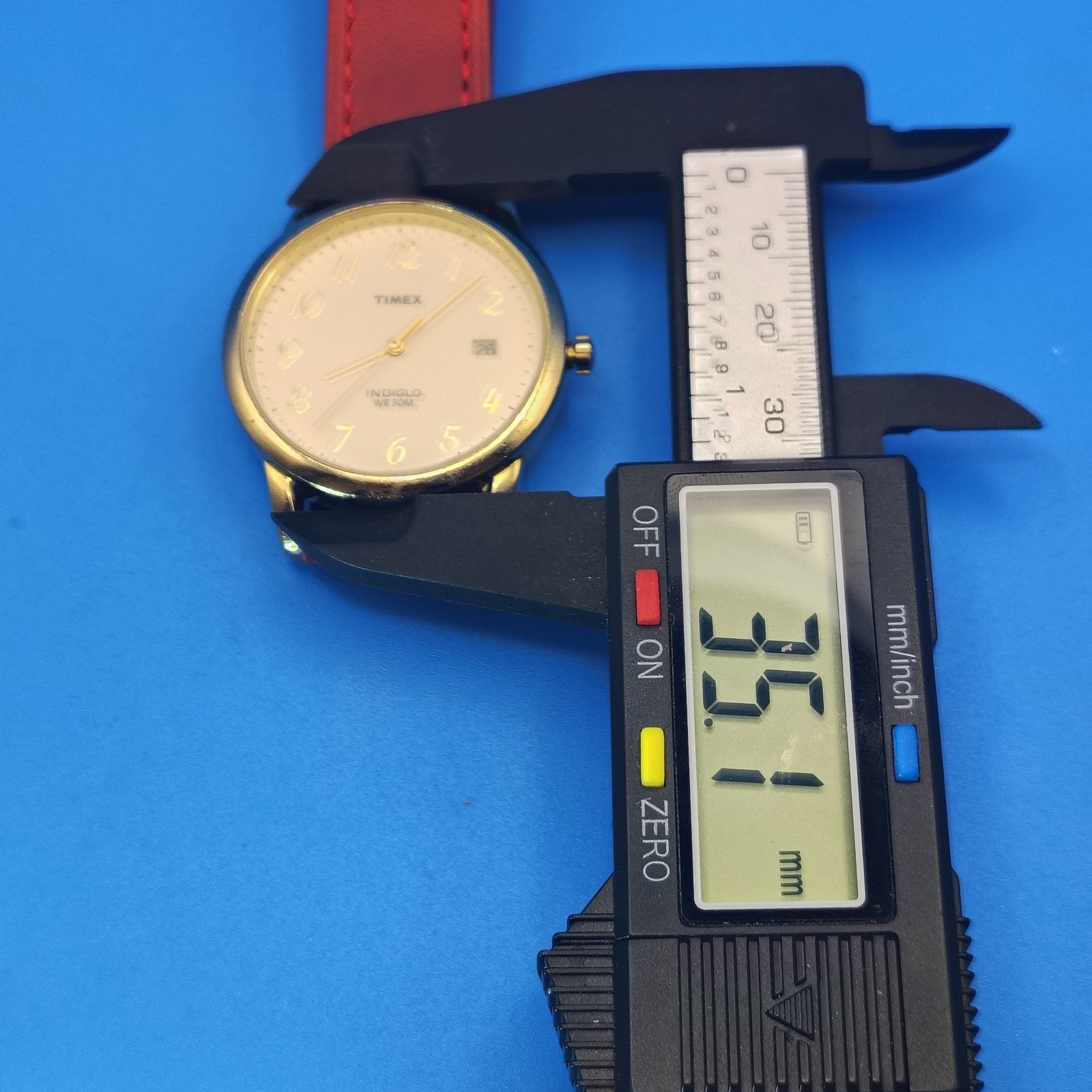 Vintage 2007 Timex Date 35mm Men’s Quartz Watch Leather Strap Deployment Clasp