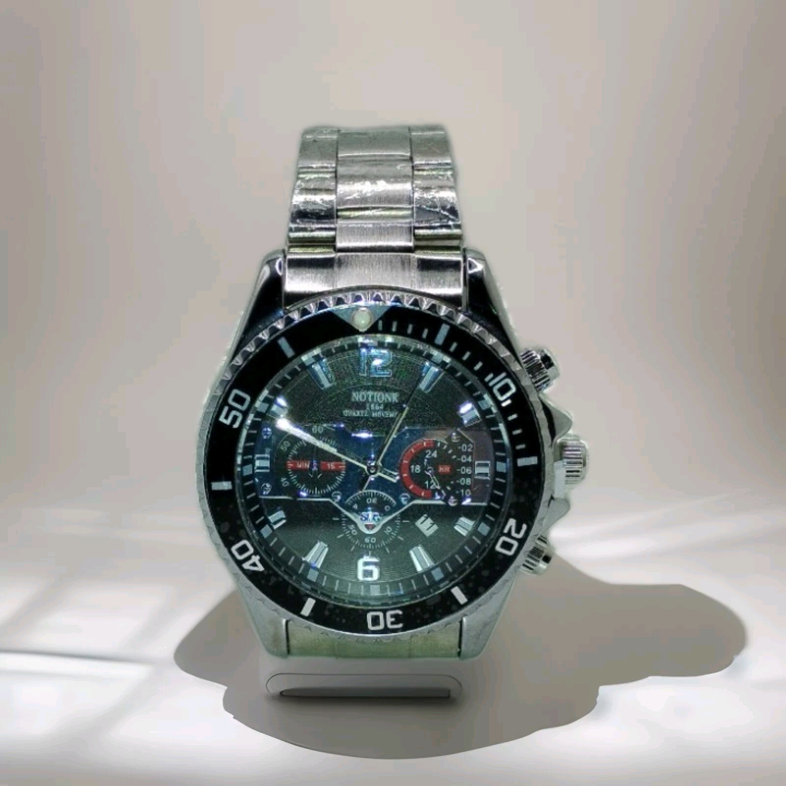 Men’s Sports Quartz Watch with Stainless Steel Strap, Battery Powered