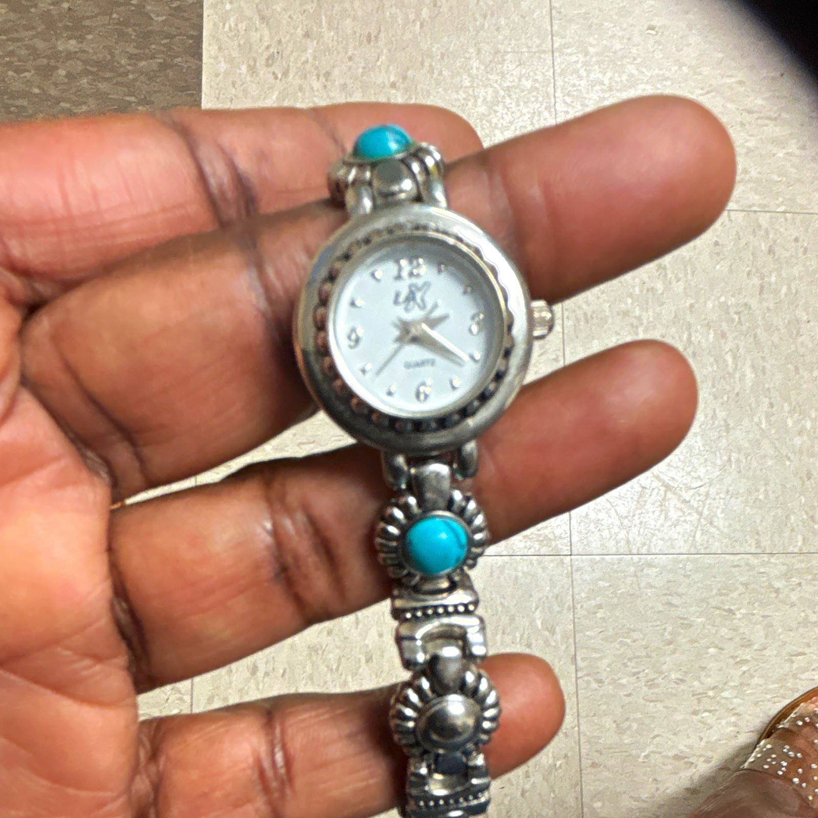 Women’s Analog Quartz Wristwatch Silver Tone Turquoise Bracelet White Dial