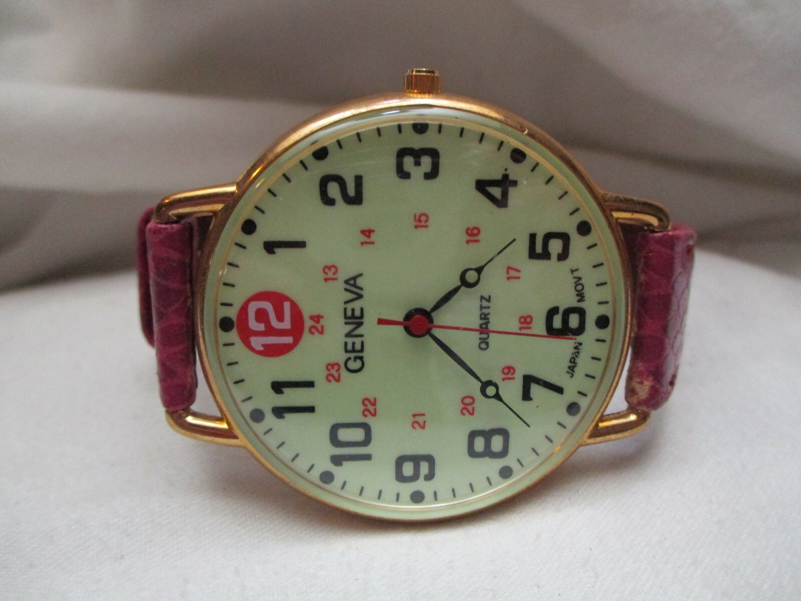 Geneva Wristwatch Pink Purple Leather Buckle Band Gold Tone Green Face