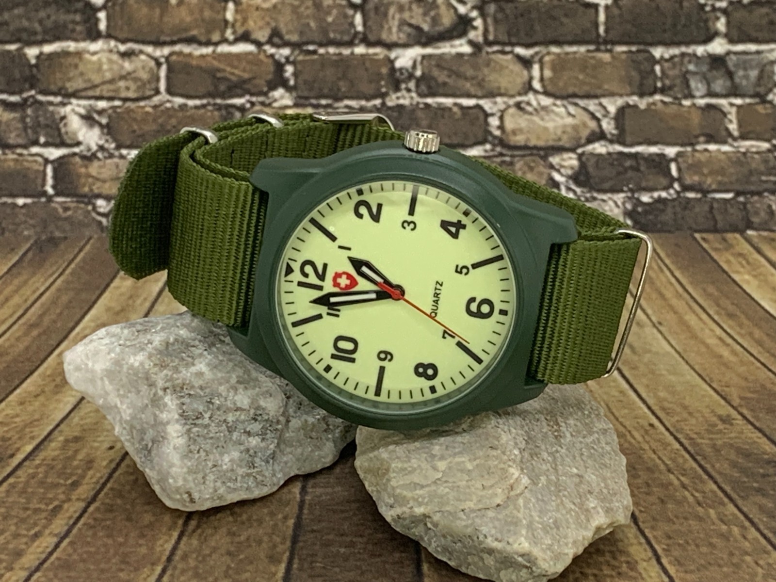 Men’s Luminous Army Style 43 mm Analog Watch Green Fabric Wrap Around Strap