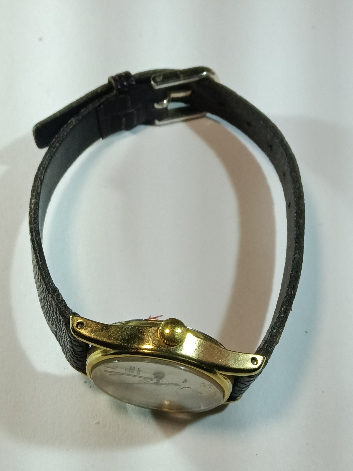 Classic Timex Quartz Analog Watch with a Gold-Tone Round Case