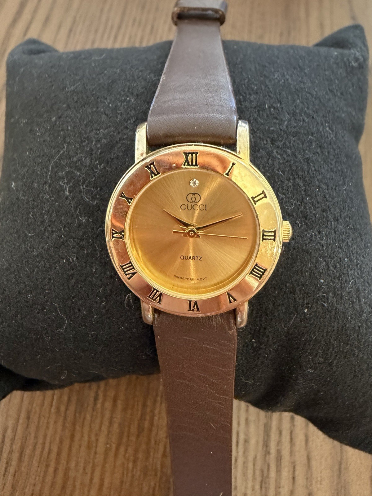 Vintage GUCCI 3000L A Diamond Gold Dial Roman 26mm Qz Ladies Watch JAPAN