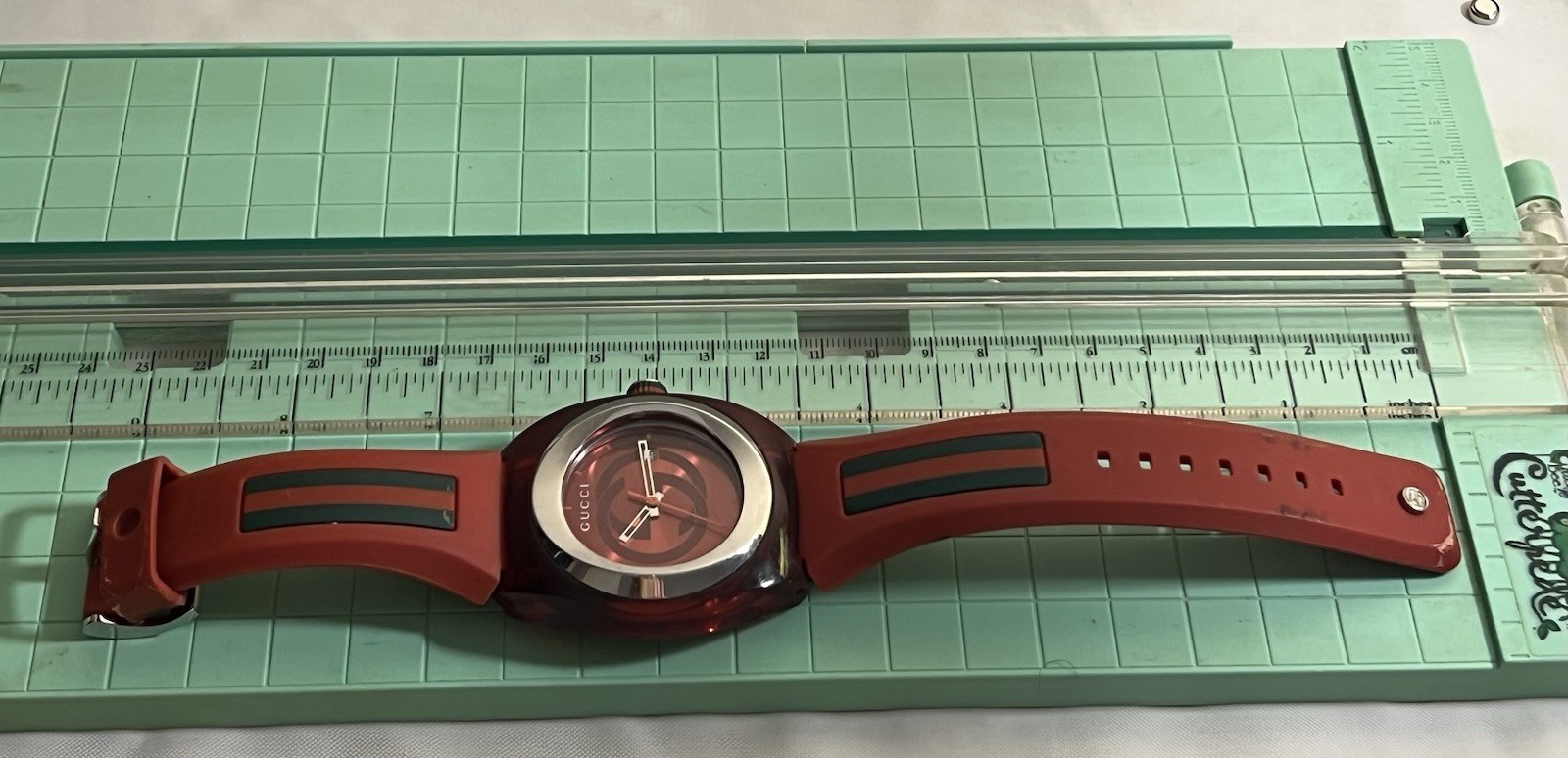 Gucci Sync L Red Dial Rubber Strap Women’s Watch – 15406242 Broken Strap