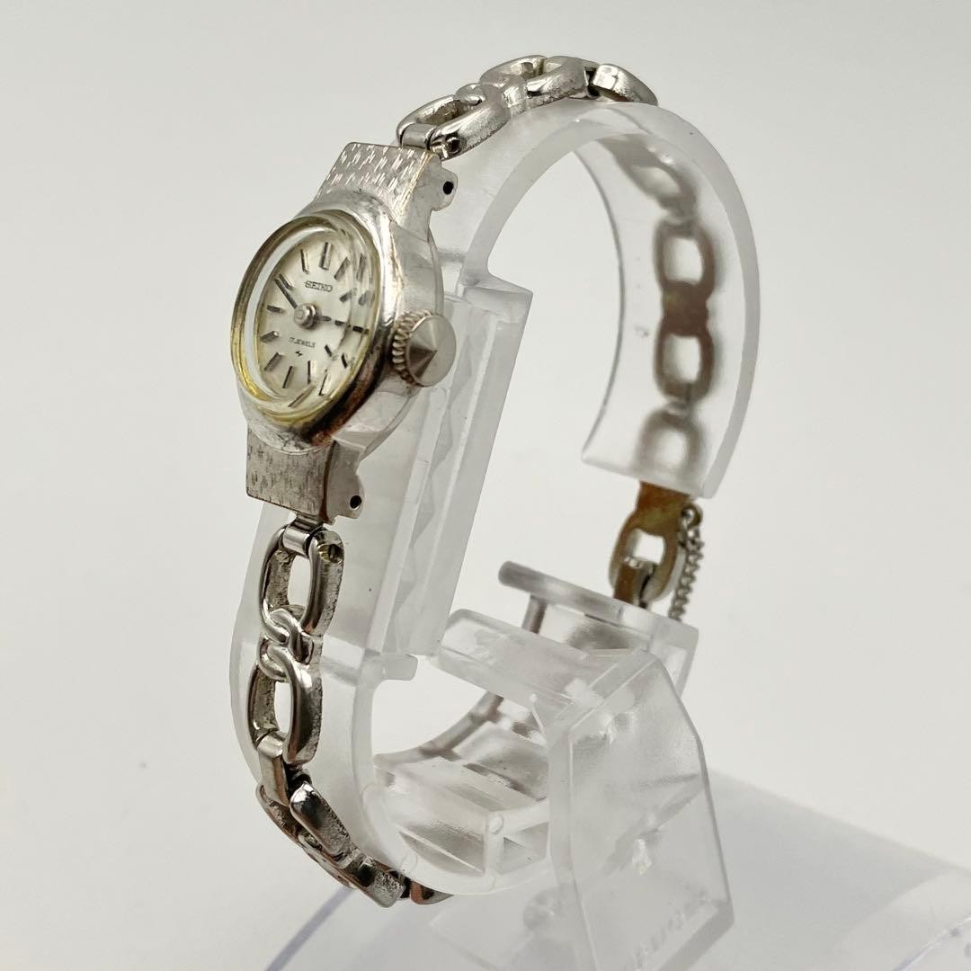 Working condition Seiko manual winding women’s watch, silver.