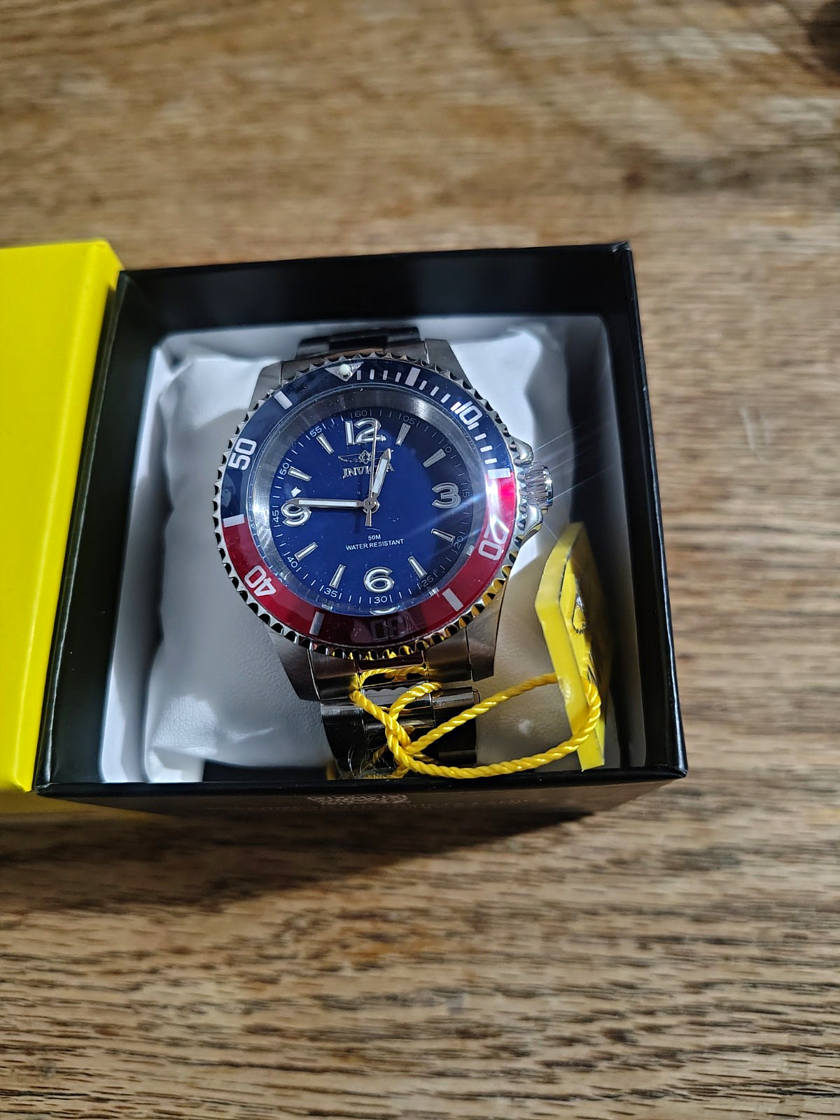 Invicta 69482 Quartz Watch Blue Dial Rotating Bezel Steel Bracelet 40mm Box