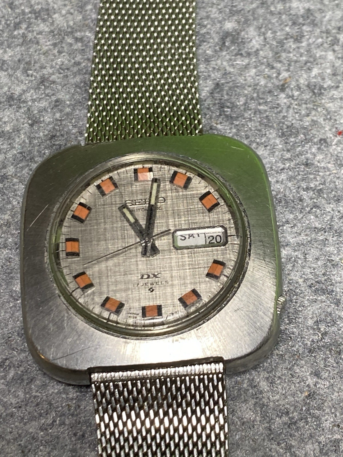 Vintage Seiko DX Automatic 6106-7509 Gray Linen Dial Orange Markers Running
