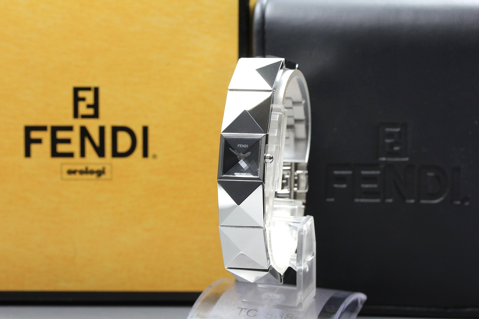 Full Set [MINT] Vintage FENDI 4250L 17mm Black Dial Silver Quartz Women’s Watch