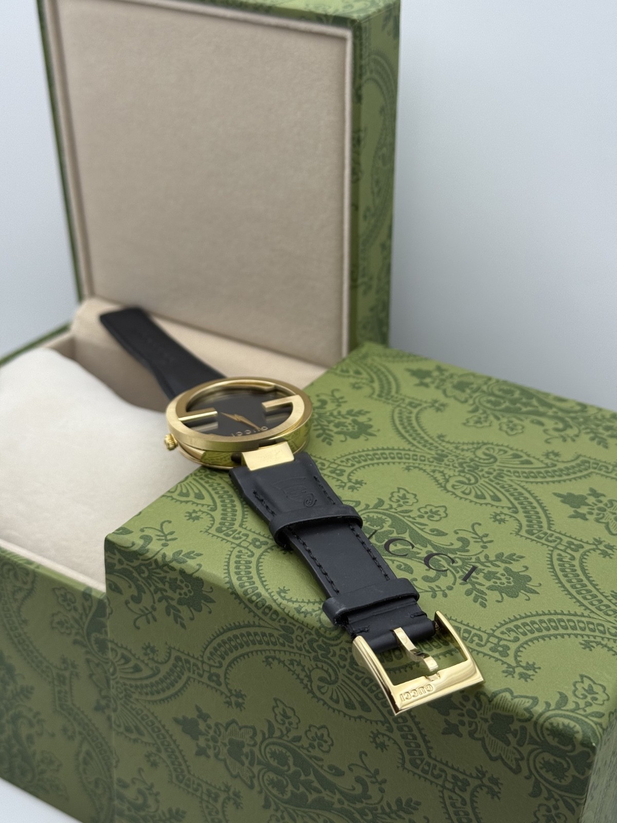 Gucci YA133312 Interlocking-G Grammy Special 37MM Unisex Black Leather Watch