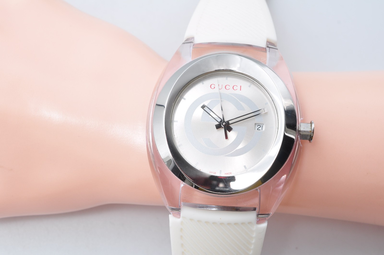 GUCCI 137.1 SYNC Quartz WatchTransparent Resin Men’s White Rubber Auth w-1051