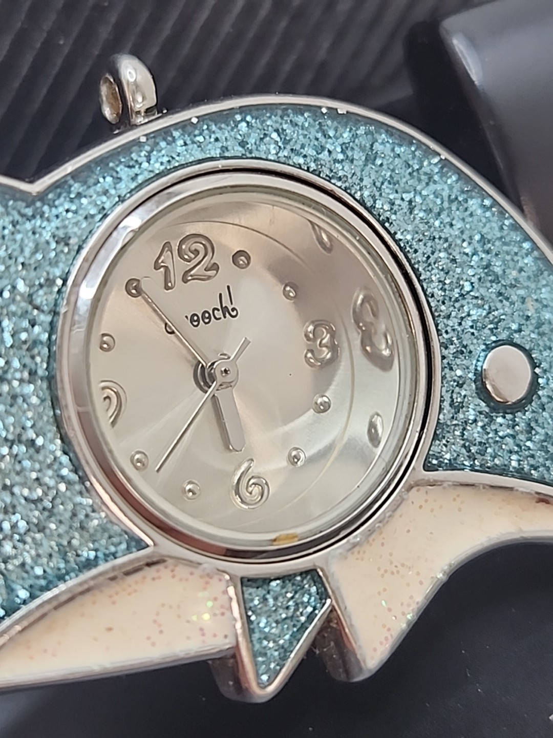 Smooch Dolphin Shape Glitter Blue Quartz Watch Silver Tone Pendant Charm S1