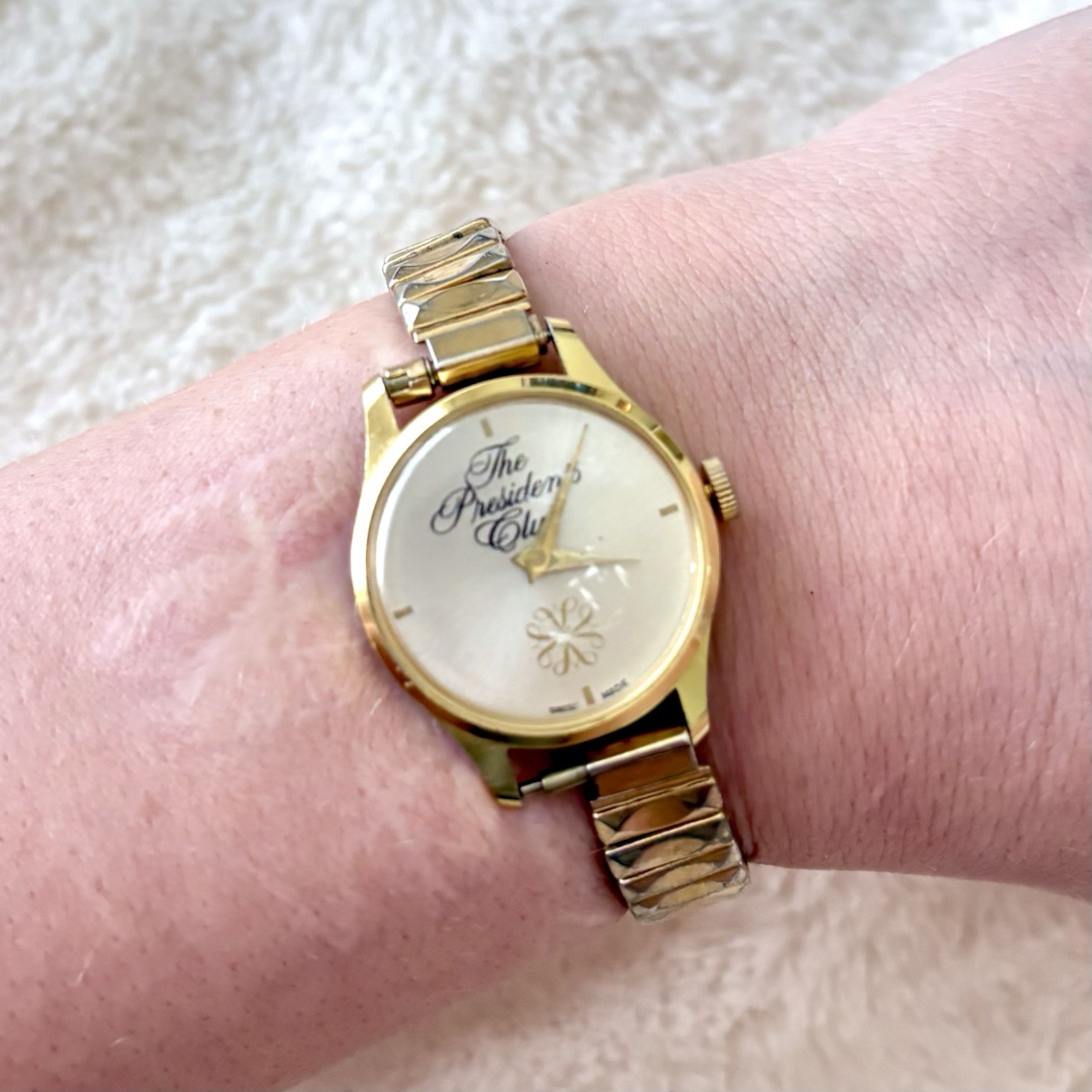 Vintage Designer The President’s Club Gold Wind Up Watch Swiss Made Stretch Band