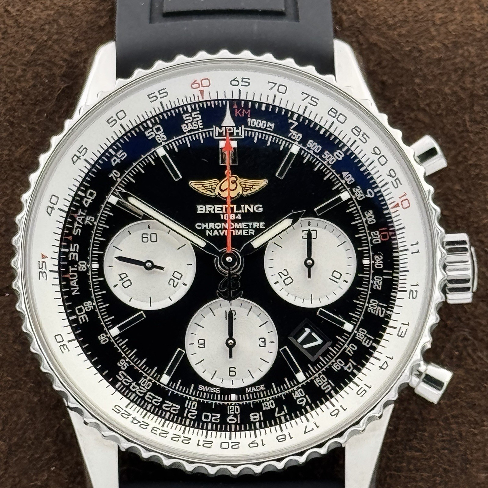 Breitling Navitimer B01 AB012012 – Black Dial – 43mm Full kit Free shipping